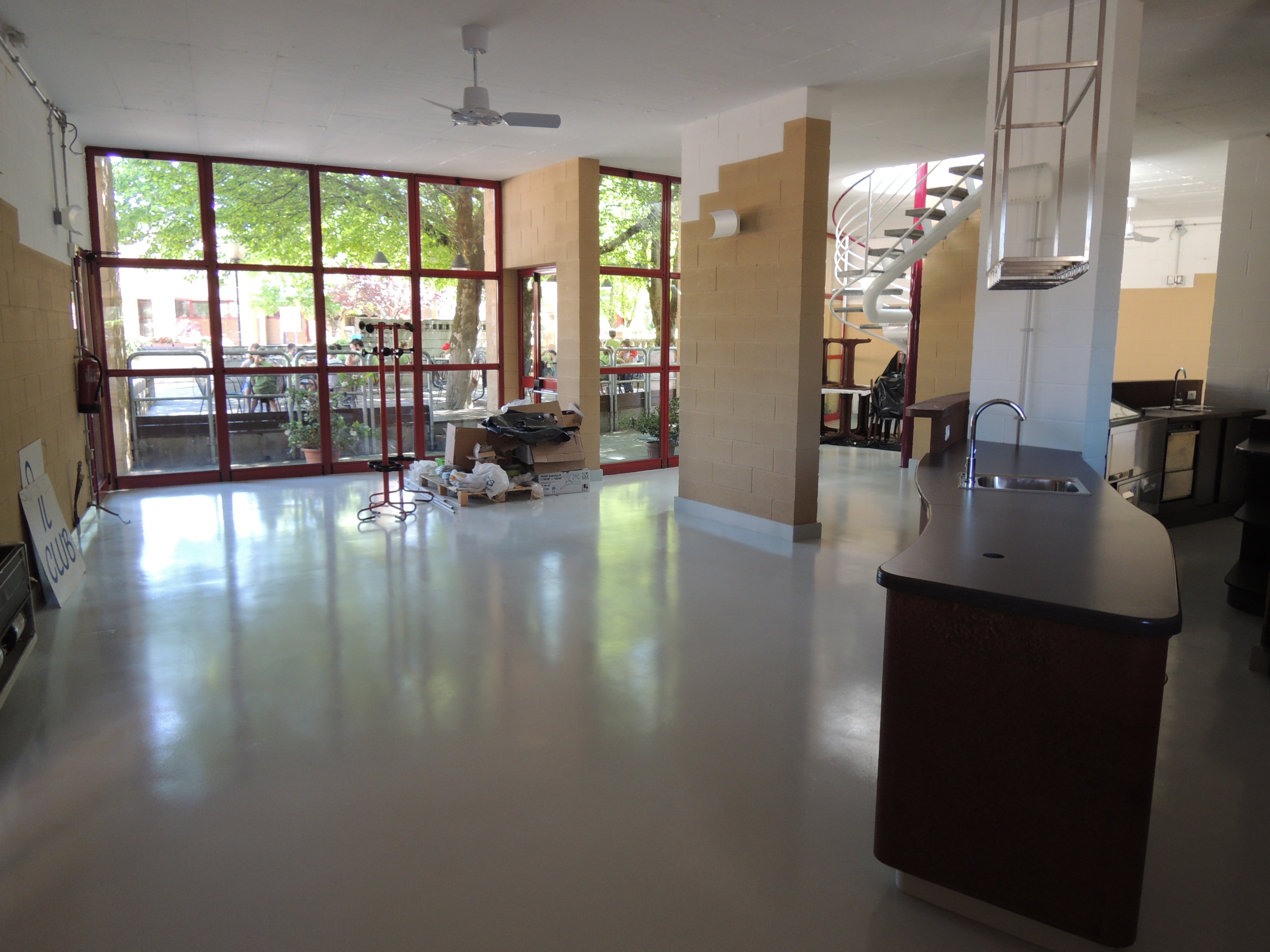 运动中心“L.Merigliano”翻新俱乐部会所,打造休闲聚会空间-2