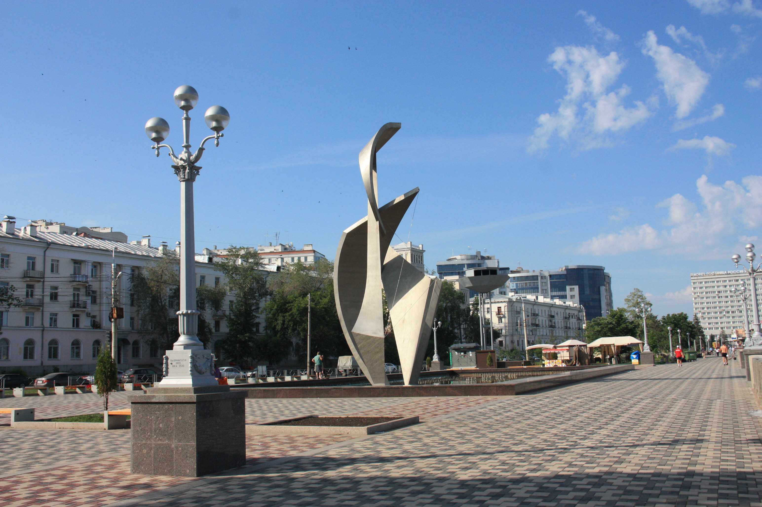 多样街头柱设计展现城市魅力-1