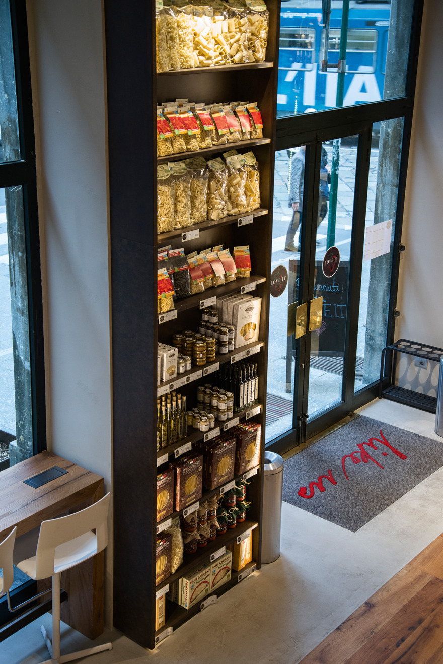 米兰“Love it”旗舰店,美食体验的室内设计盛宴-12