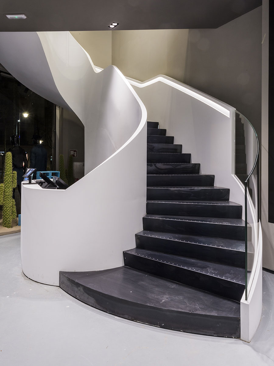 巴塞罗那 DIESEL 商店螺旋楼梯设计-1