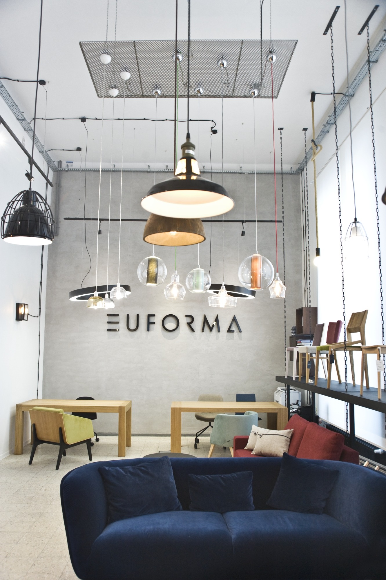 波兰华沙'Euforma'展示厅——现代与复古的完美结合-6
