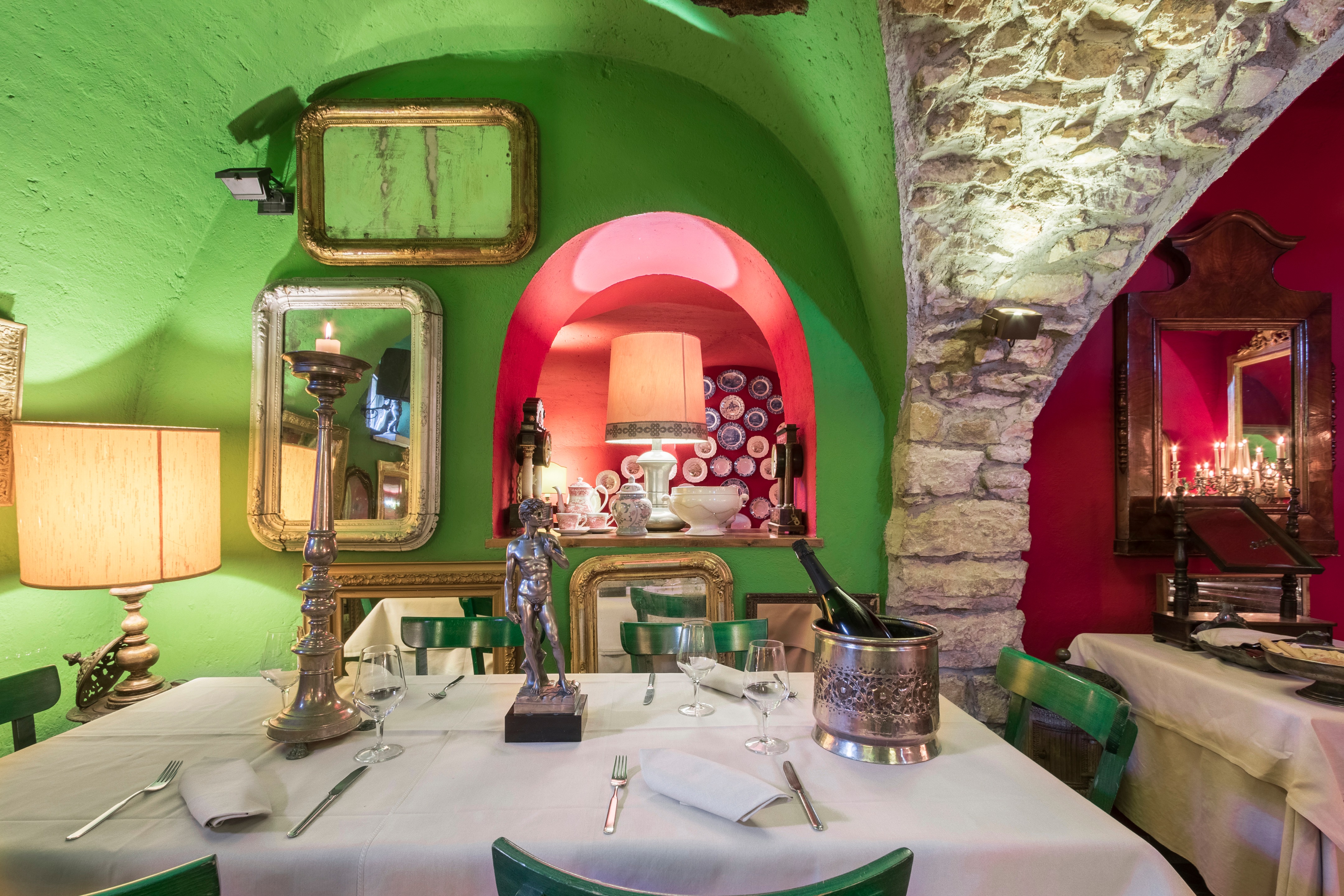 2010 年完成的 KUS 餐厅，现代简约风格展现极致美味-0