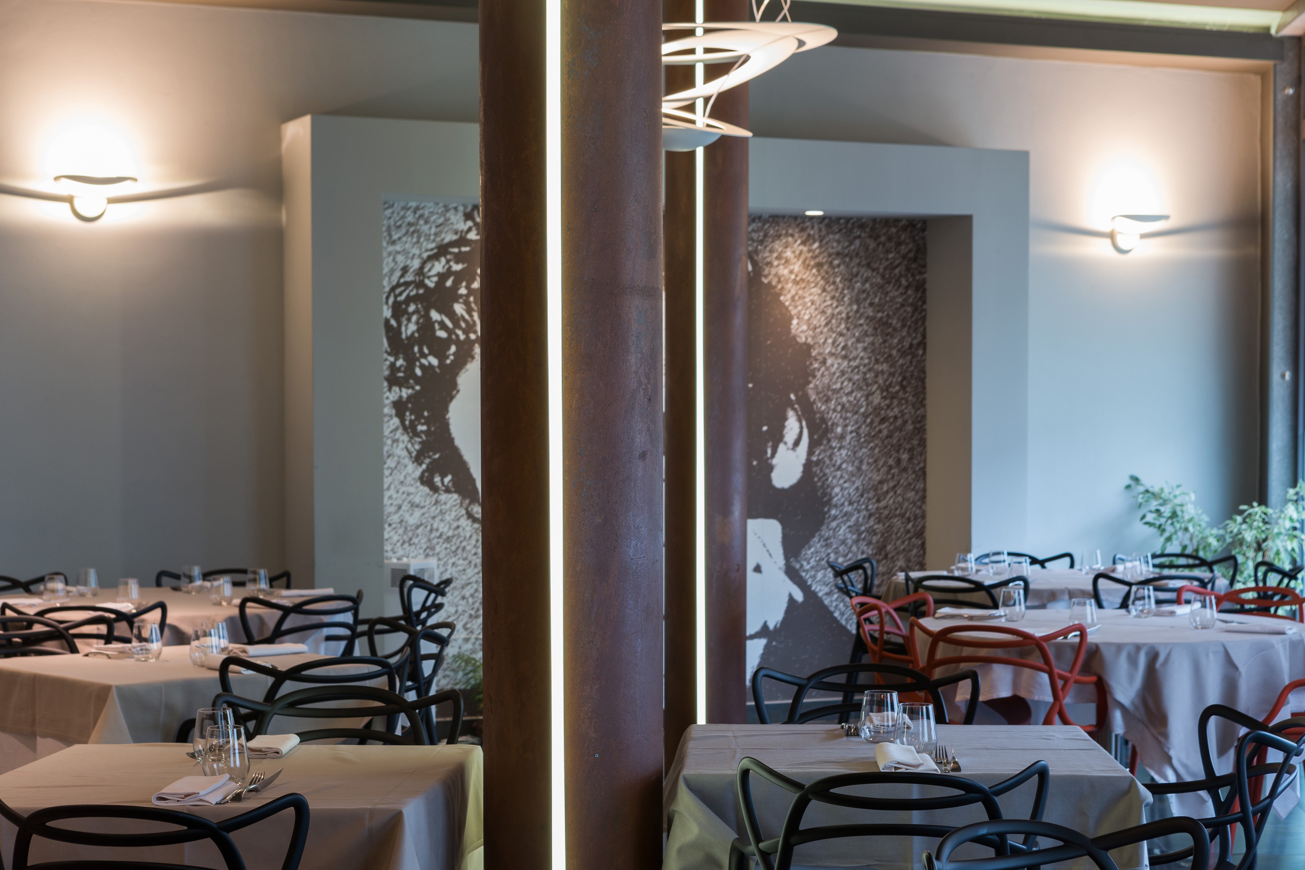 剧院式餐厅 Teatro 26 | 定制家具与光影艺术的完美融合-8