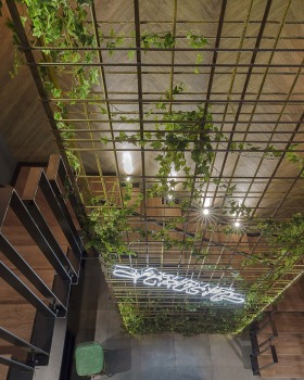 《crust factory | CAFE. BAKERY .PATISSERIE》——旧建筑翻新中的现代烘焙空间