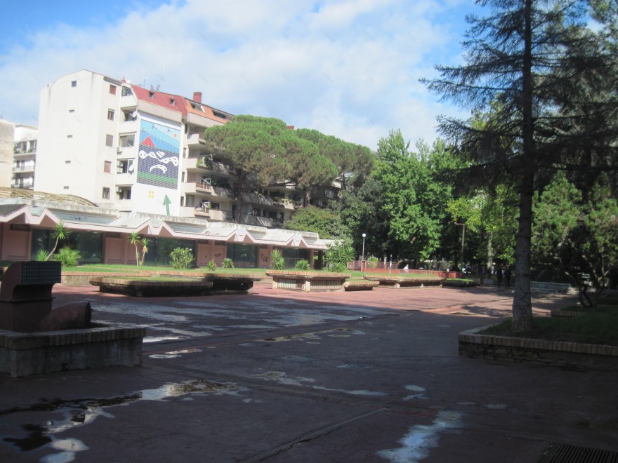 意大利商业广场改造 · 公共空间与绿色区域的融合-5