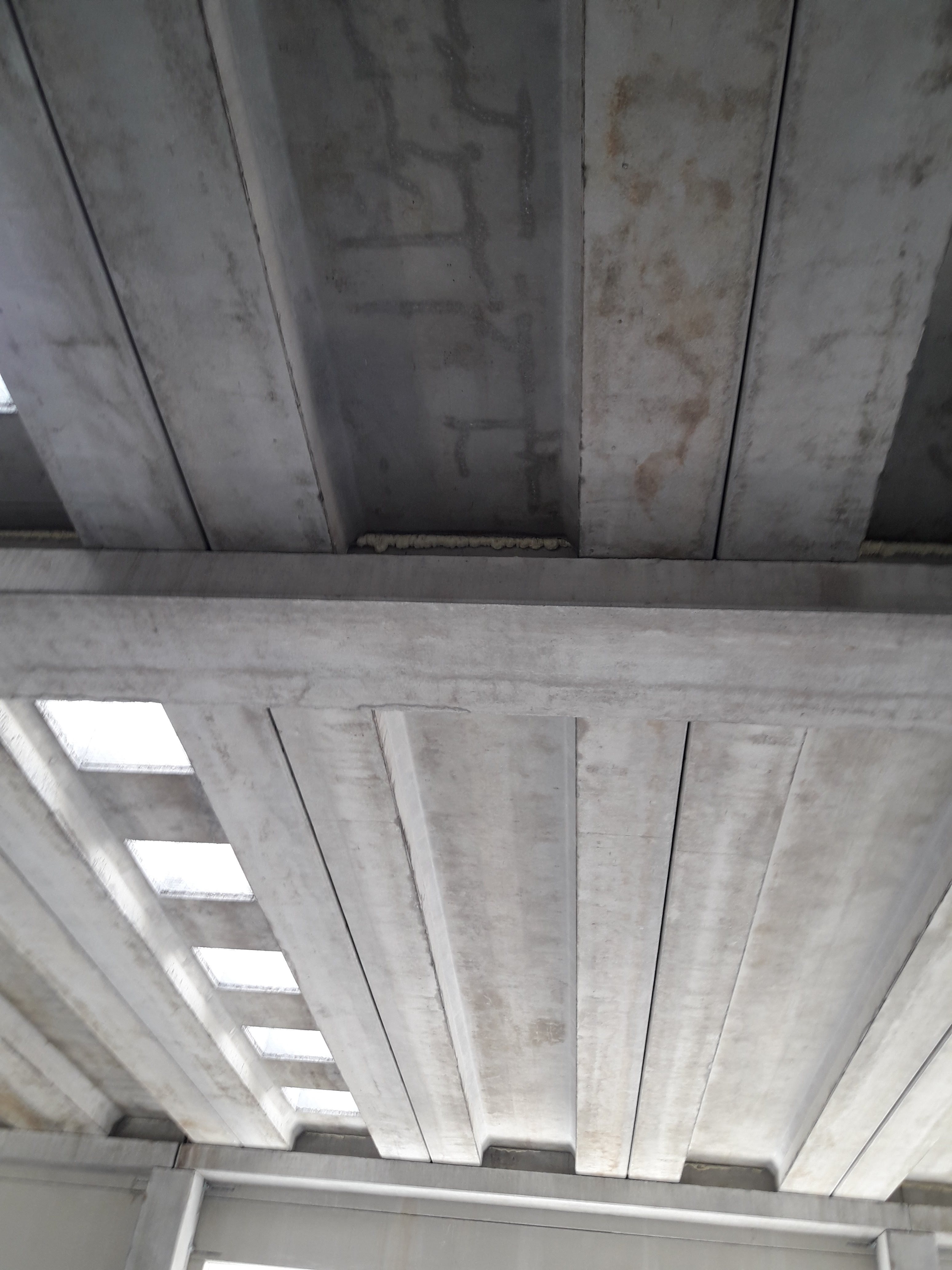 混凝土结构下的购物天堂 · Orly 区项目-5