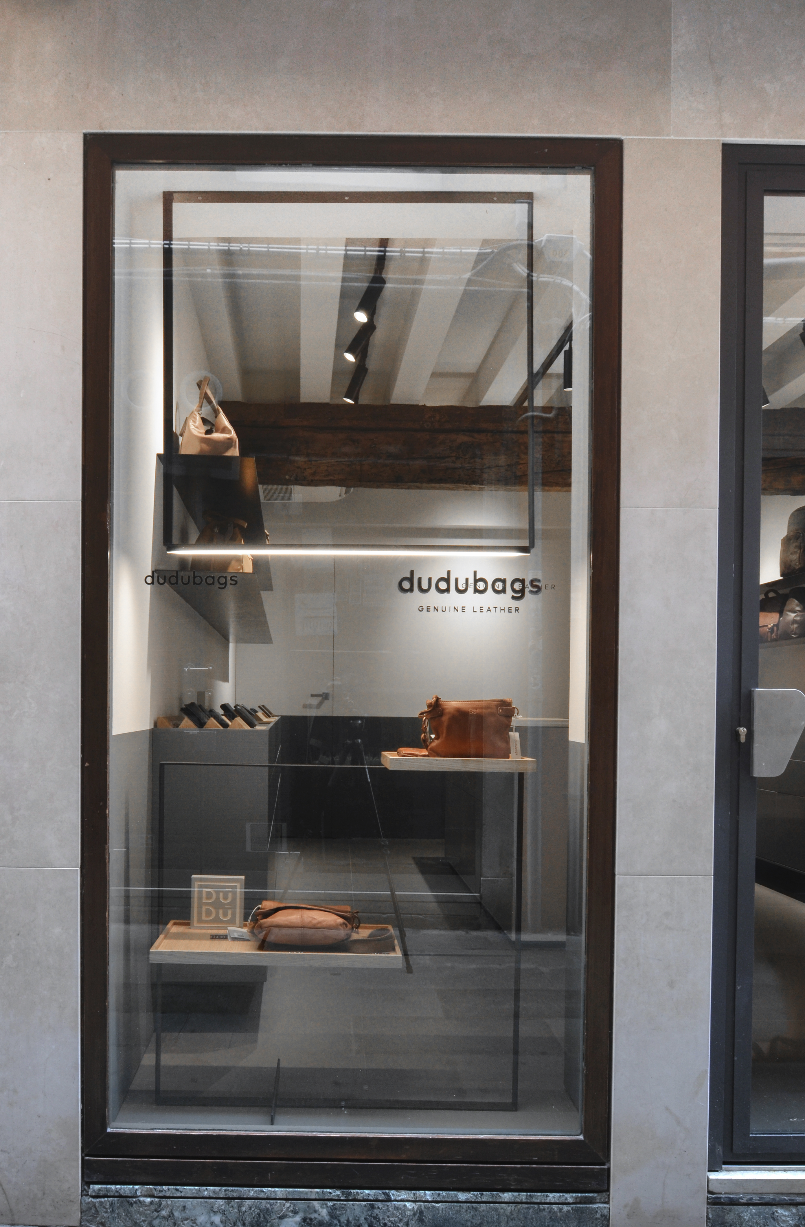 2018 年完成的 DuduBags 旗舰店设计-6