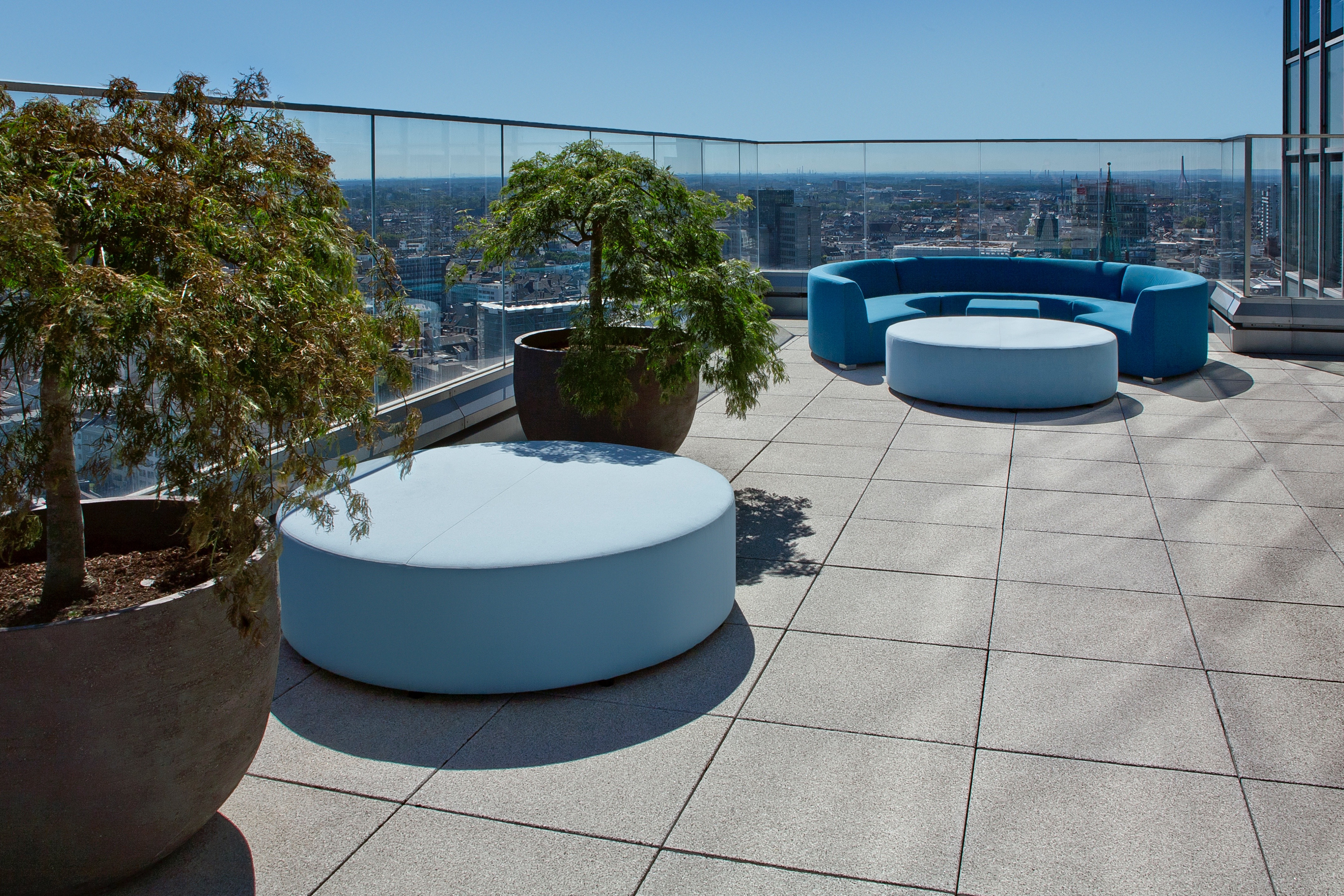 德国杜塞尔多夫 Dreischeibenhaus 顶层露台 Phoeni· 餐厅酒吧-9