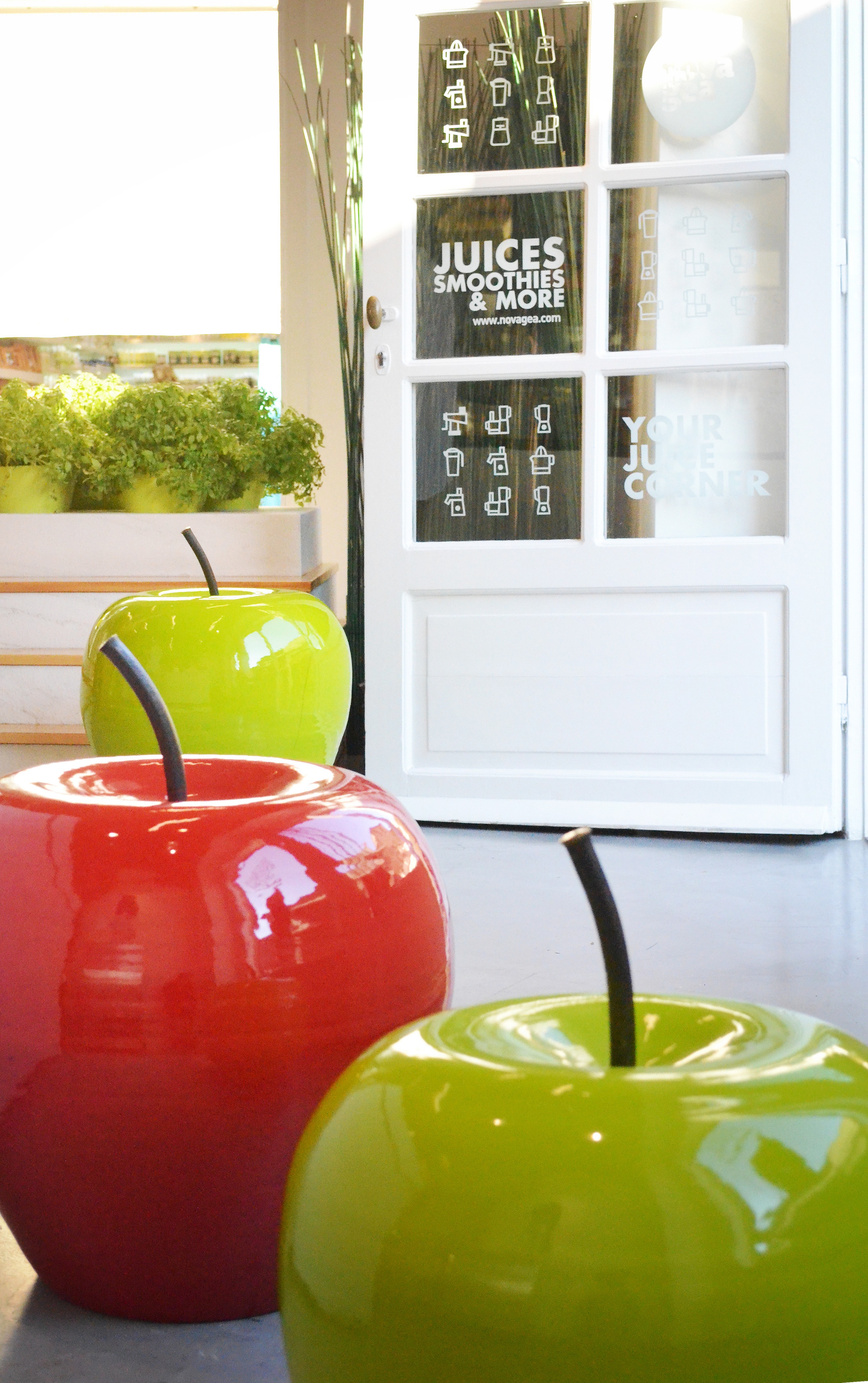 雅典 NOVAGEA 果汁吧 | 融入希腊传统与自然的现代空间-14