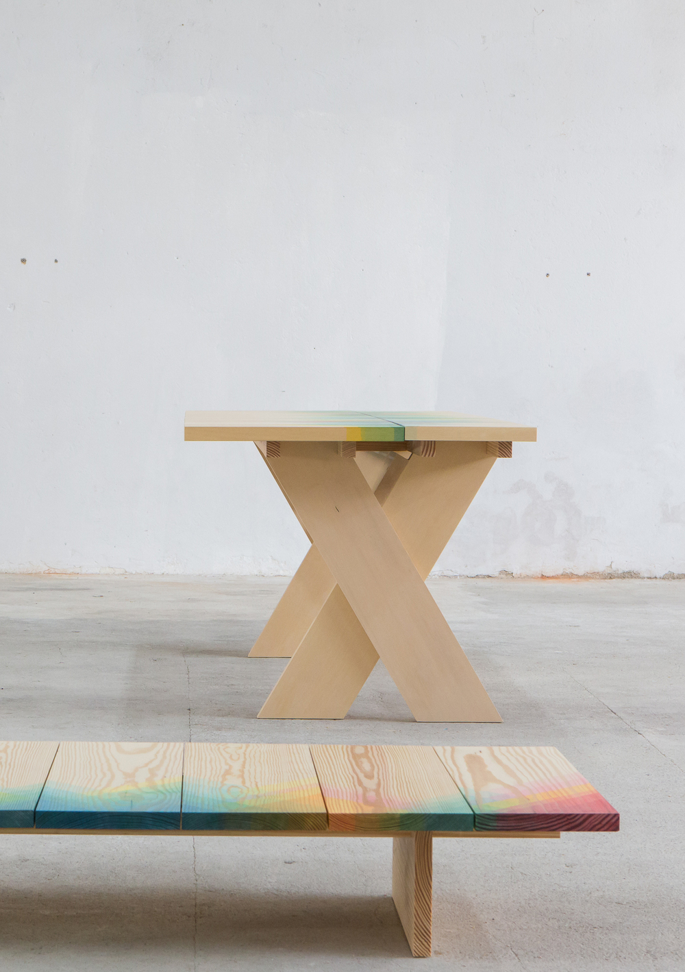 伦敦设计师打造多彩人字形家具-9