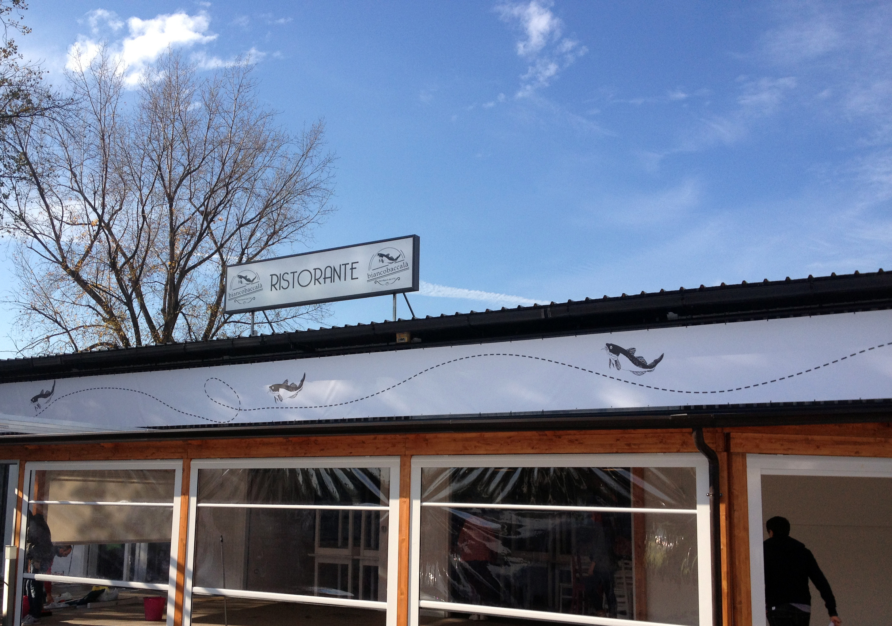 工业风餐厅“白鱼”设计，传承海盐晒鱼工艺-6