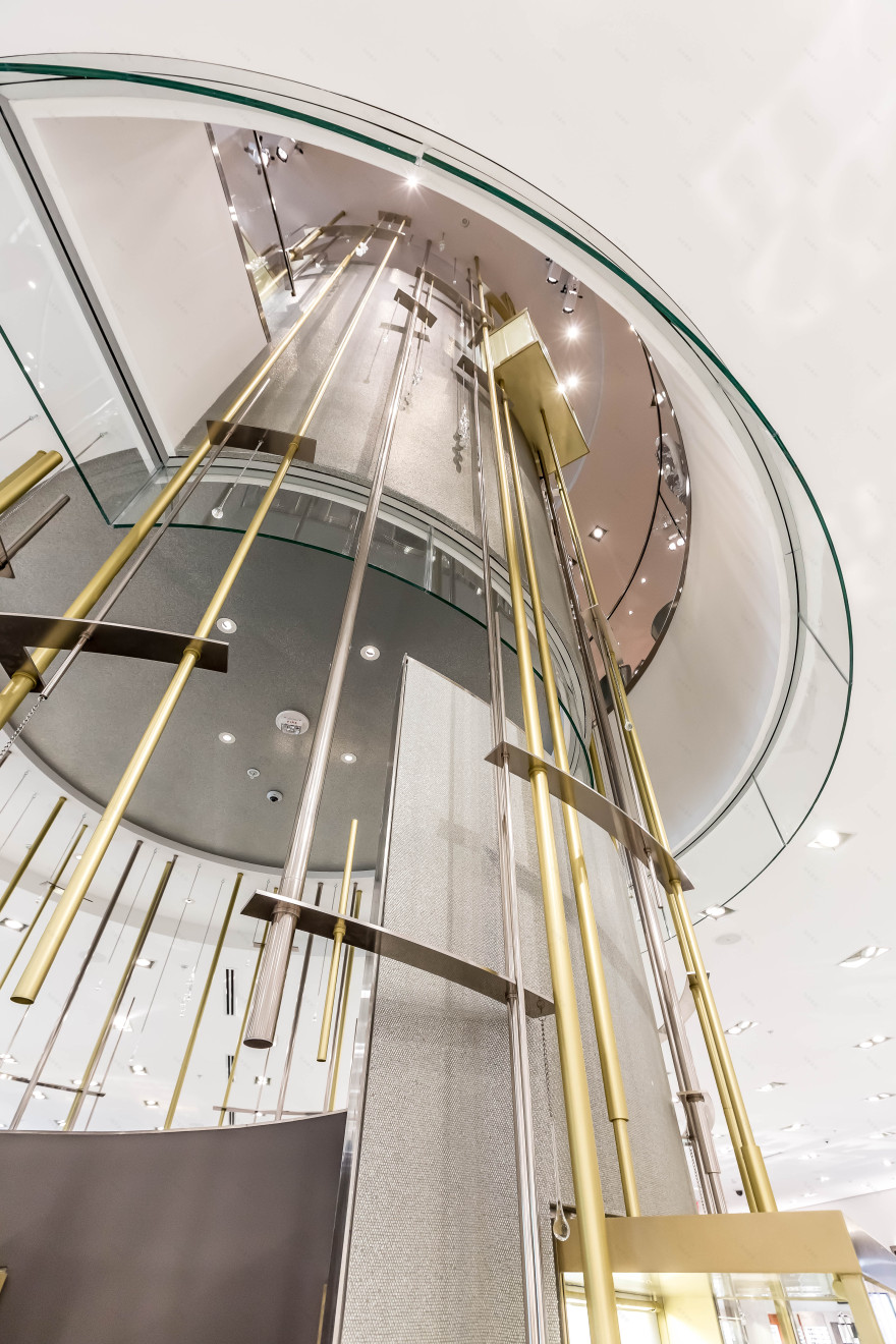 夏威夷 Saks 第五大道商店 | 自然光与瀑布灵感的室内设计-12