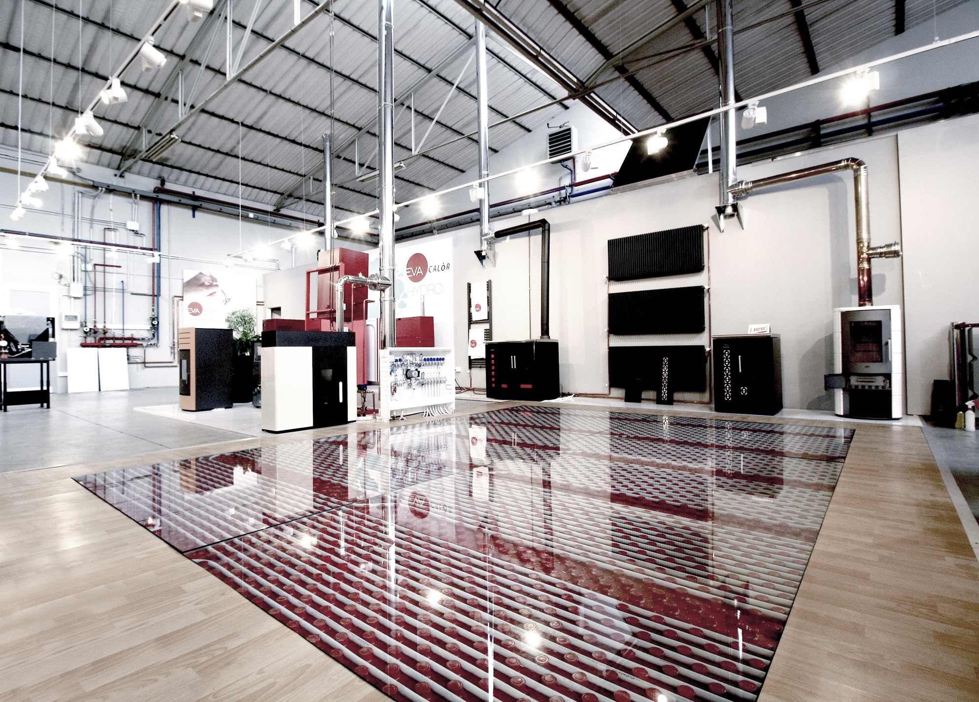 工业风 Eva Calor 展示厅,现代与高效并重-1