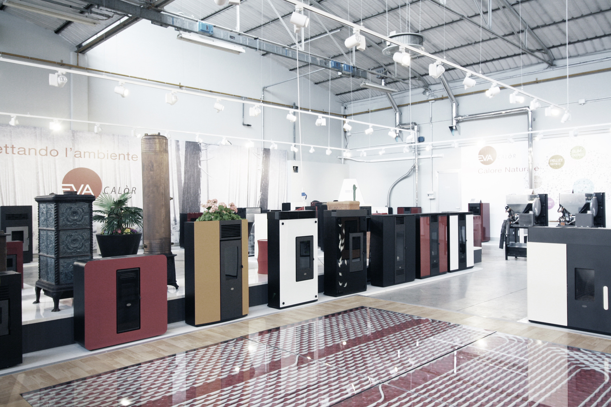 工业风 Eva Calor 展示厅,现代与高效并重-4