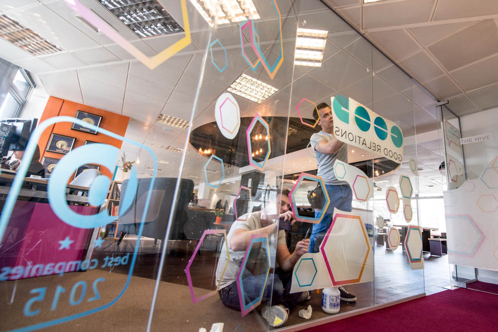 打造灵动办公环境,Good Relations 的玻璃会议室内装设计-7