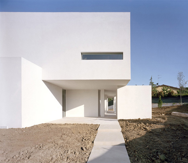 意式海岸住宅，白色“带状”空间诠释生活美学-6