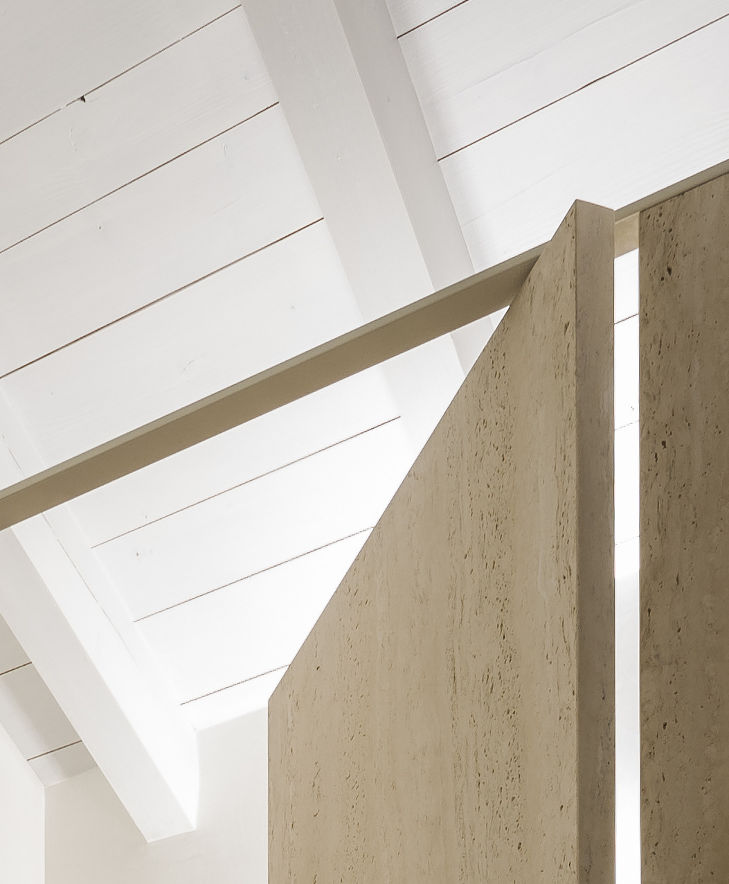 意大利私人住宅，玻璃与 travertine 的魅力碰撞-17