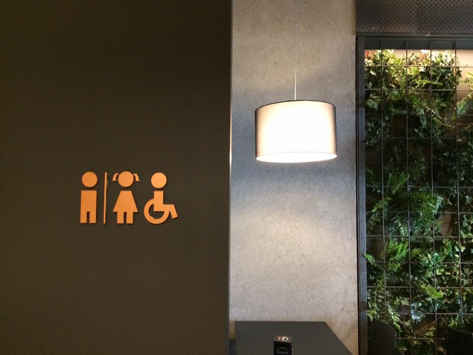 self可译为自我自身自己等；cafè应是café，可译为咖啡馆咖啡店-22