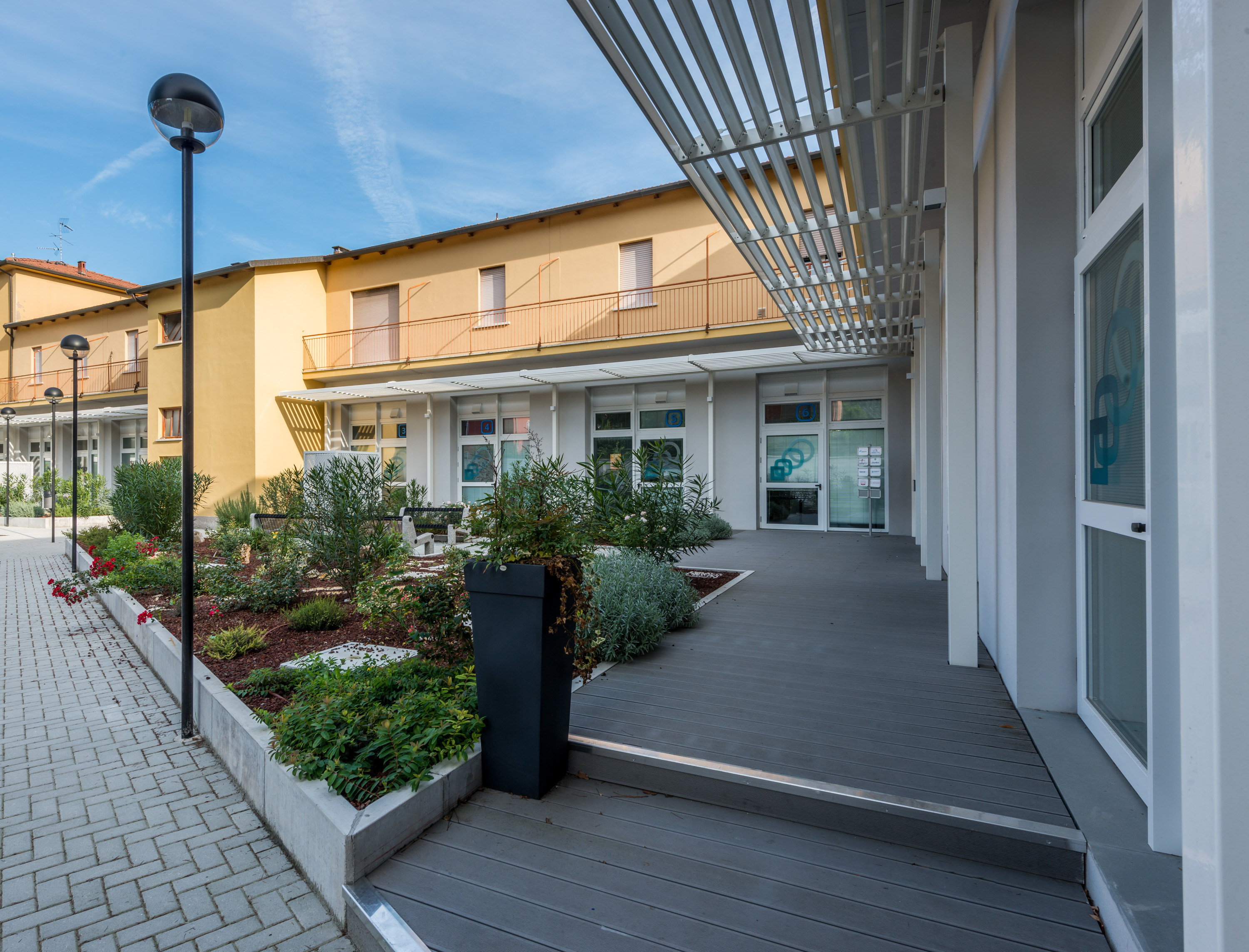 意大利 Imola 镇“Ex Beccherucci”项目,绿色办公空间与户外连接的典范-8