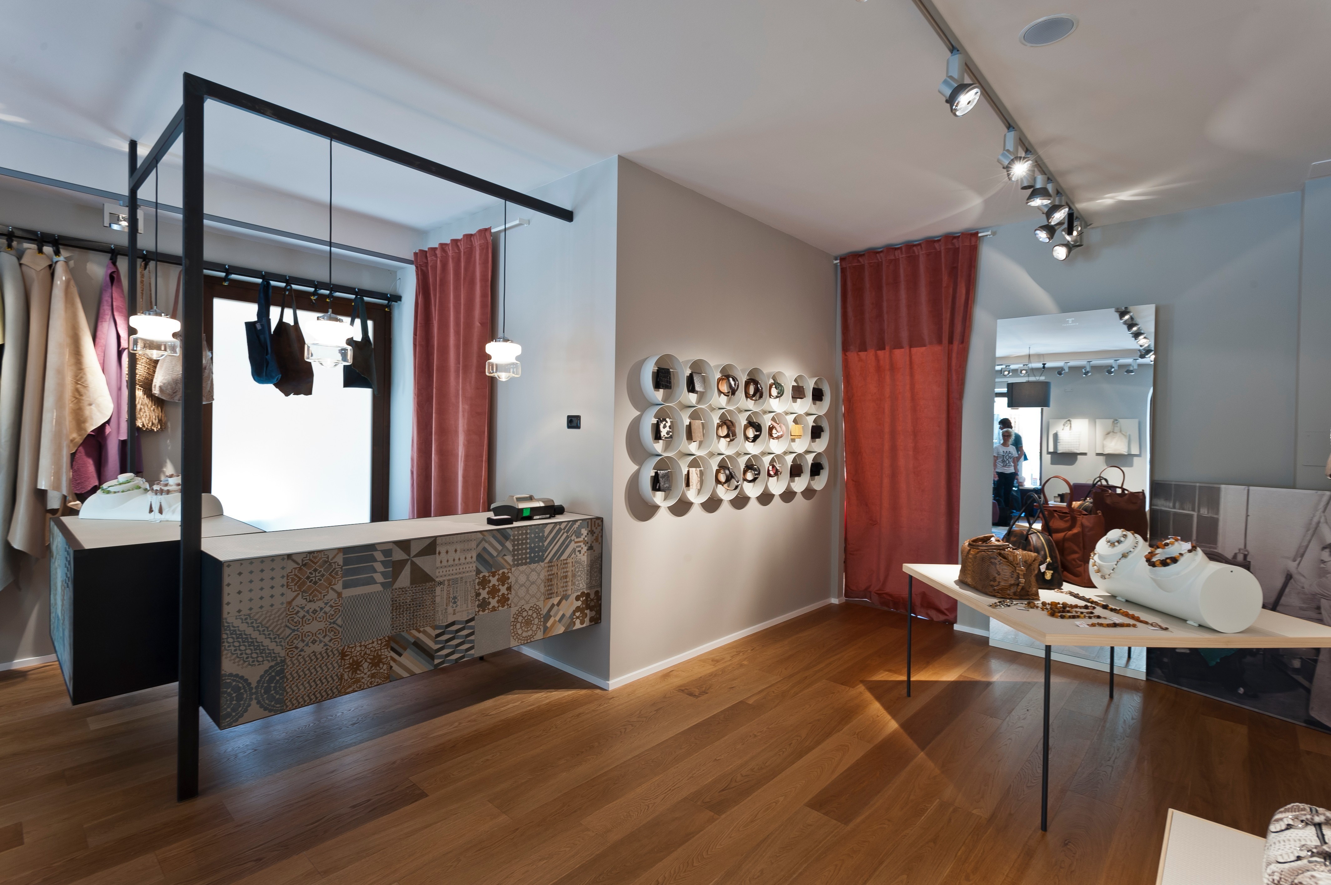 La Tannerie 皮具展示店室内设计-5