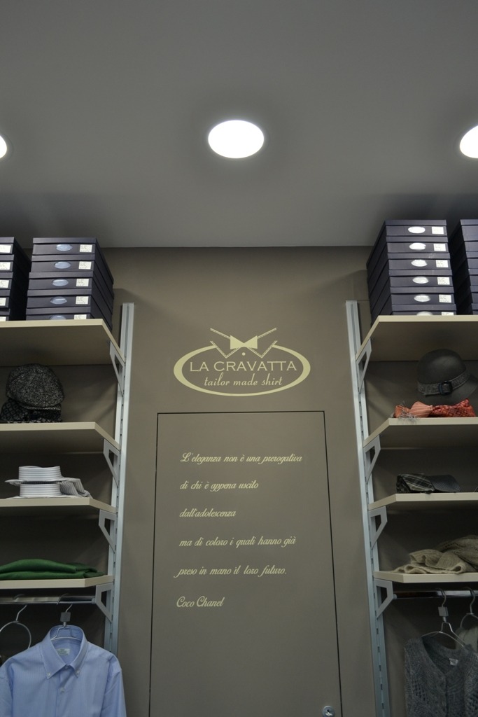 简约优雅的"La Cravatta"商店设计-11