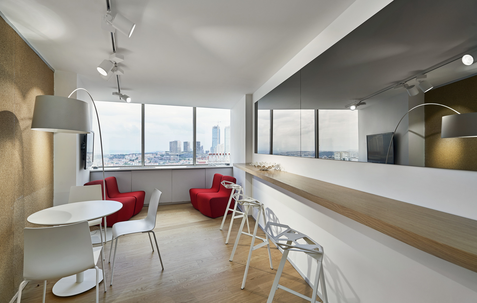 环形办公室的有机流动与自然光应用-35