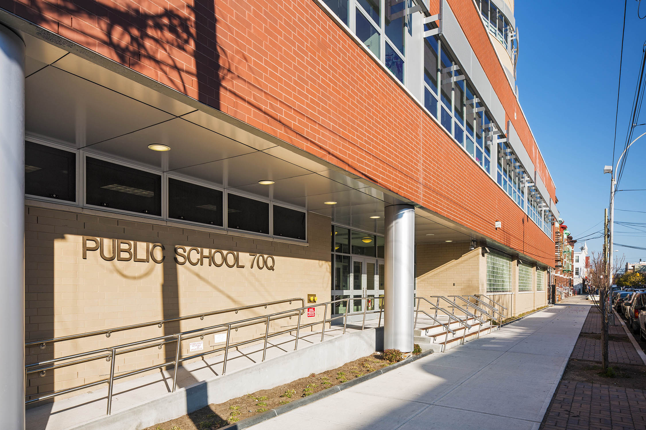 创新遮阳设计,回应住宅环境的 P.S.70Q 小学-5