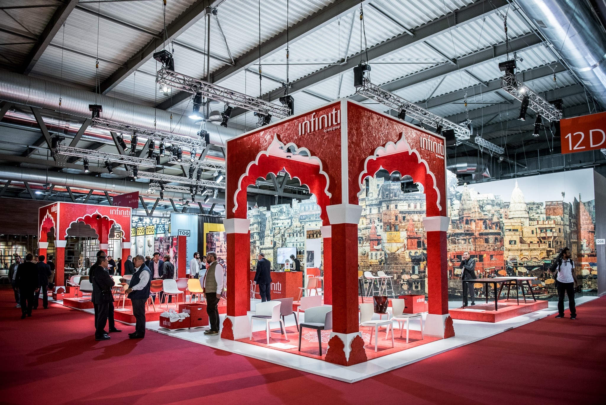 2015 年米兰家具展 Infiniti 展台——木结构魅力诠释现代展览设计-0