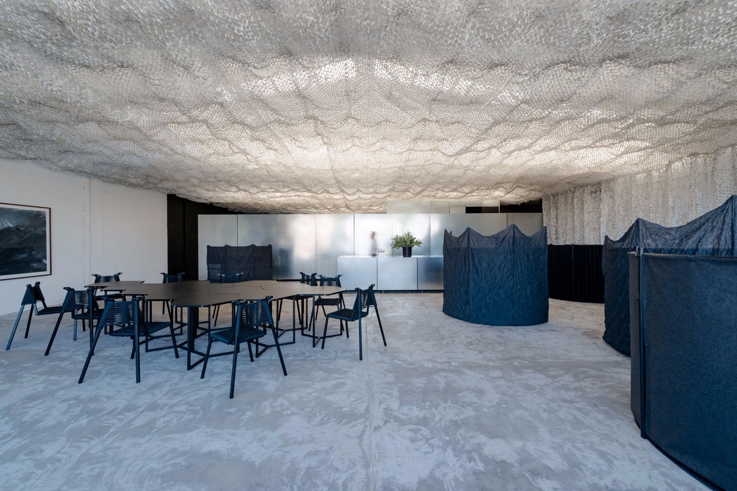 多元空间的无限可能——RUSSELL & GEORGE 的一站式工作休闲场所-29