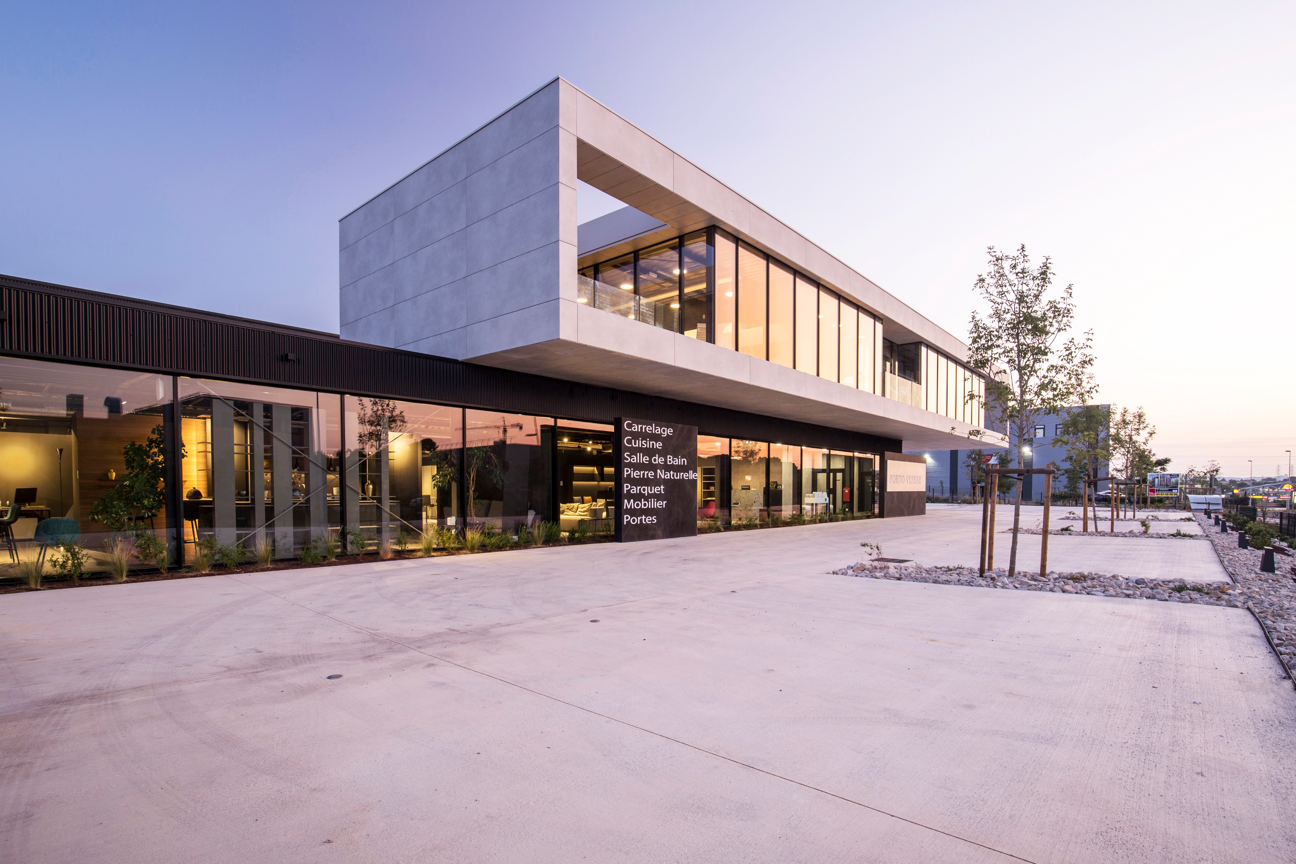 意式简约风 玻璃展示空间-7