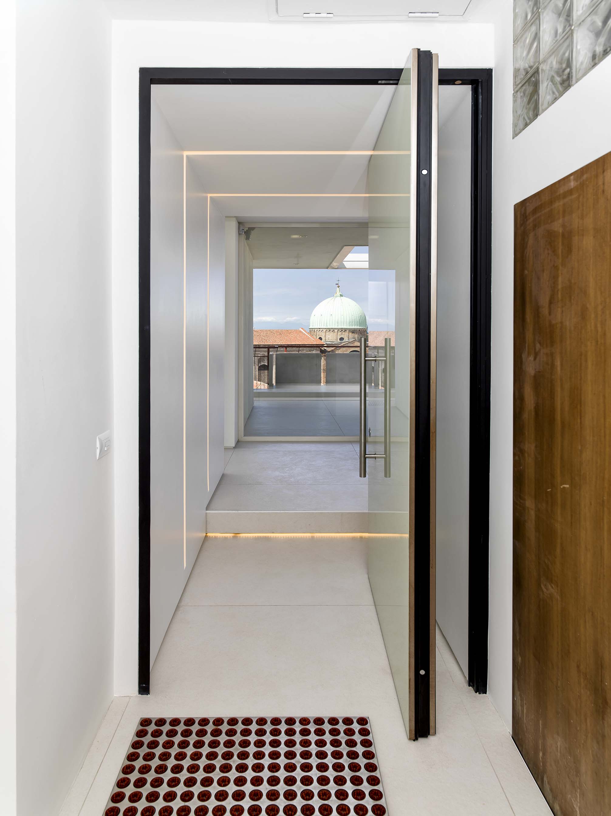 意式风情 Padova 顶层公寓的 360°全景视野-51