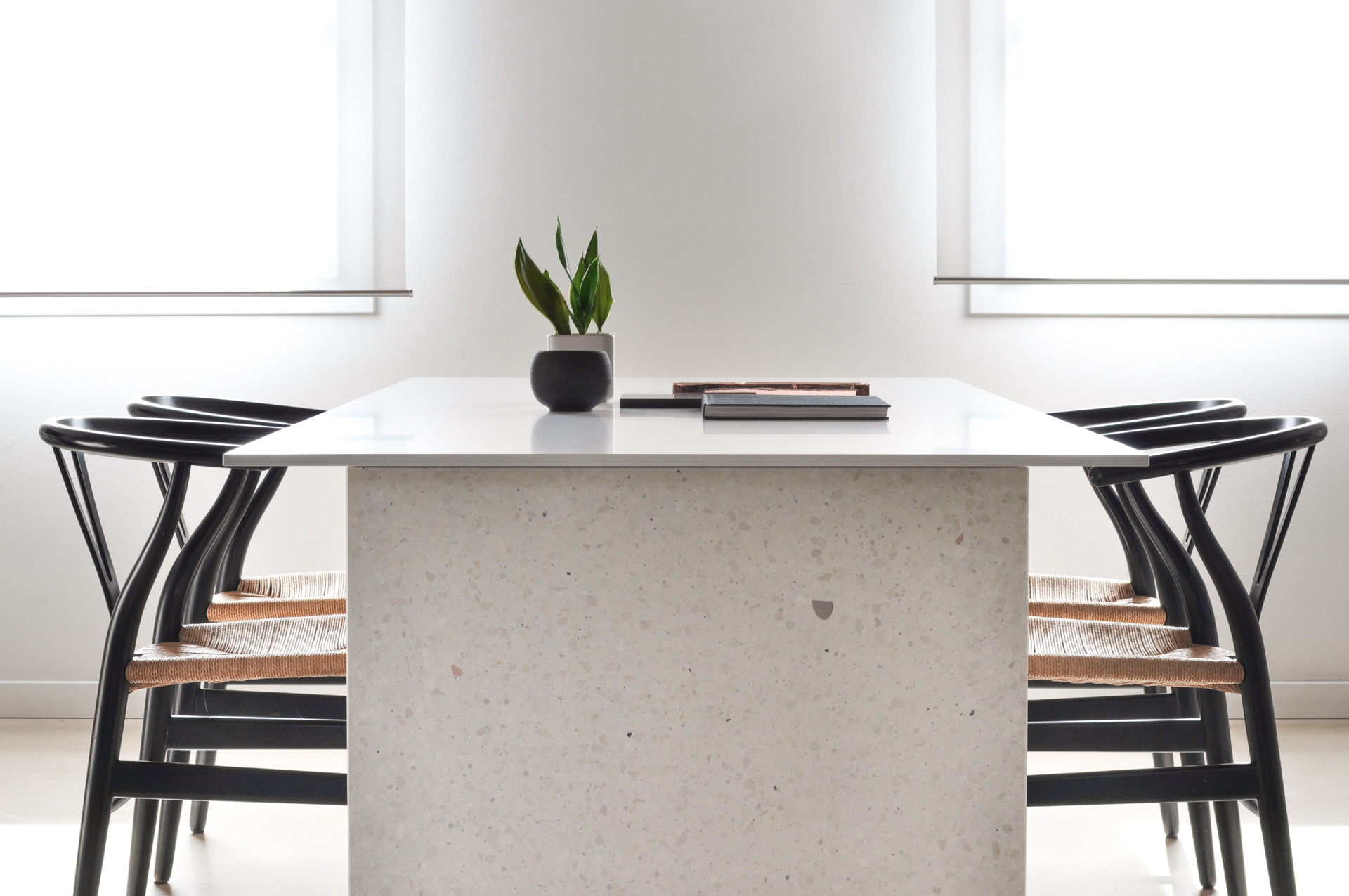 极简纯白桌子设计-2