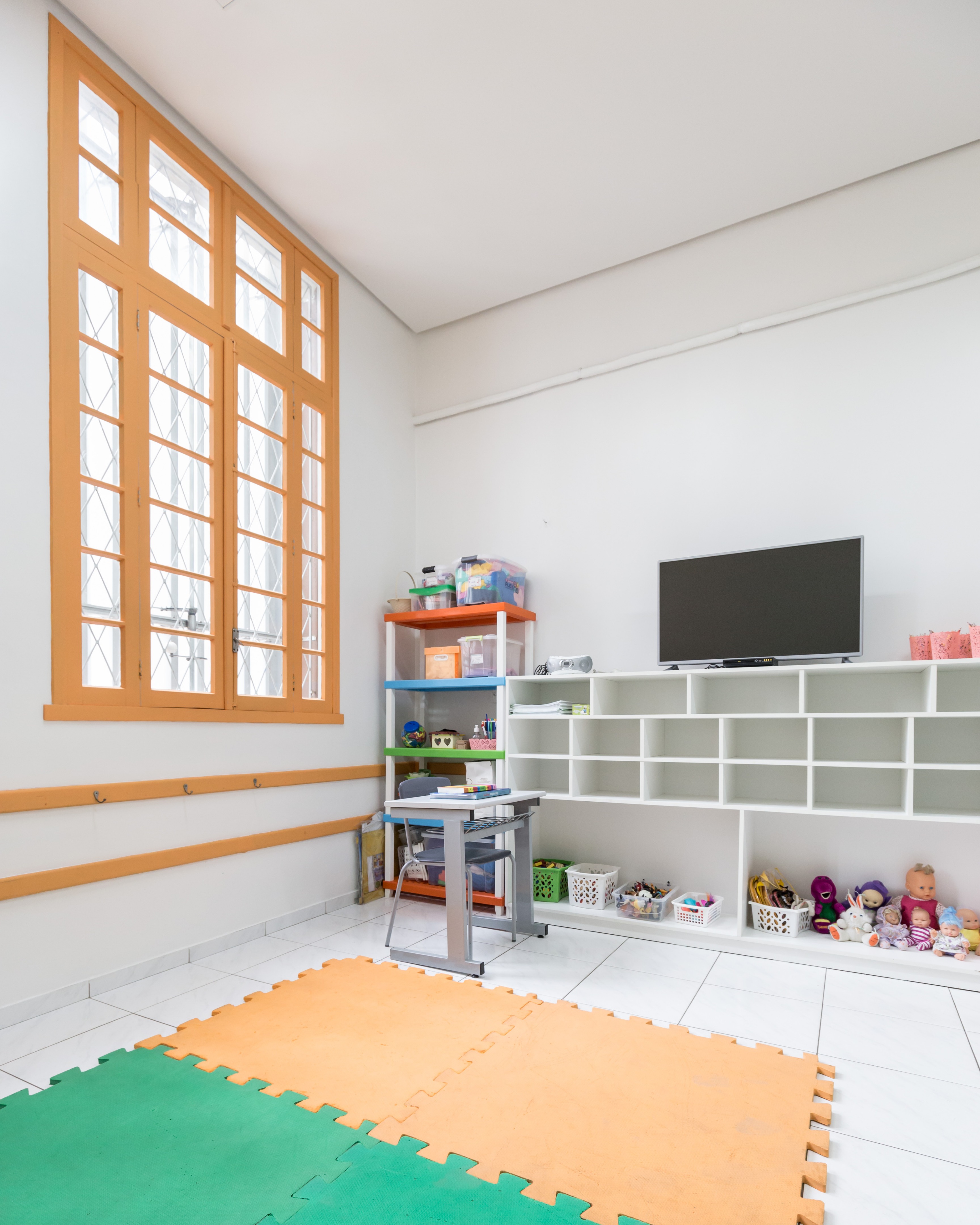 巴西幼儿园色彩斑斓的空间设计-32