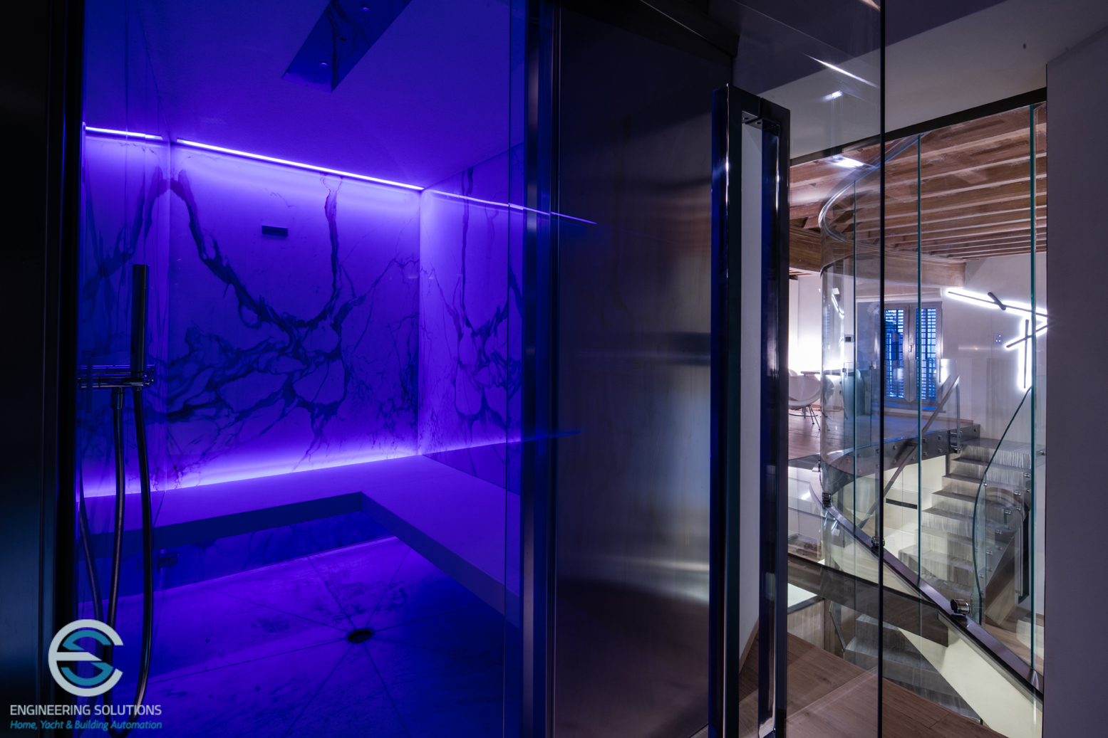 罗马历史建筑中的现代科技家居-11