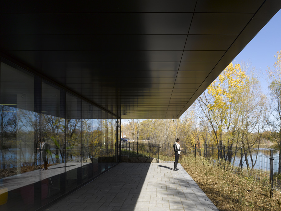 Guy Bélisle 图书馆-8