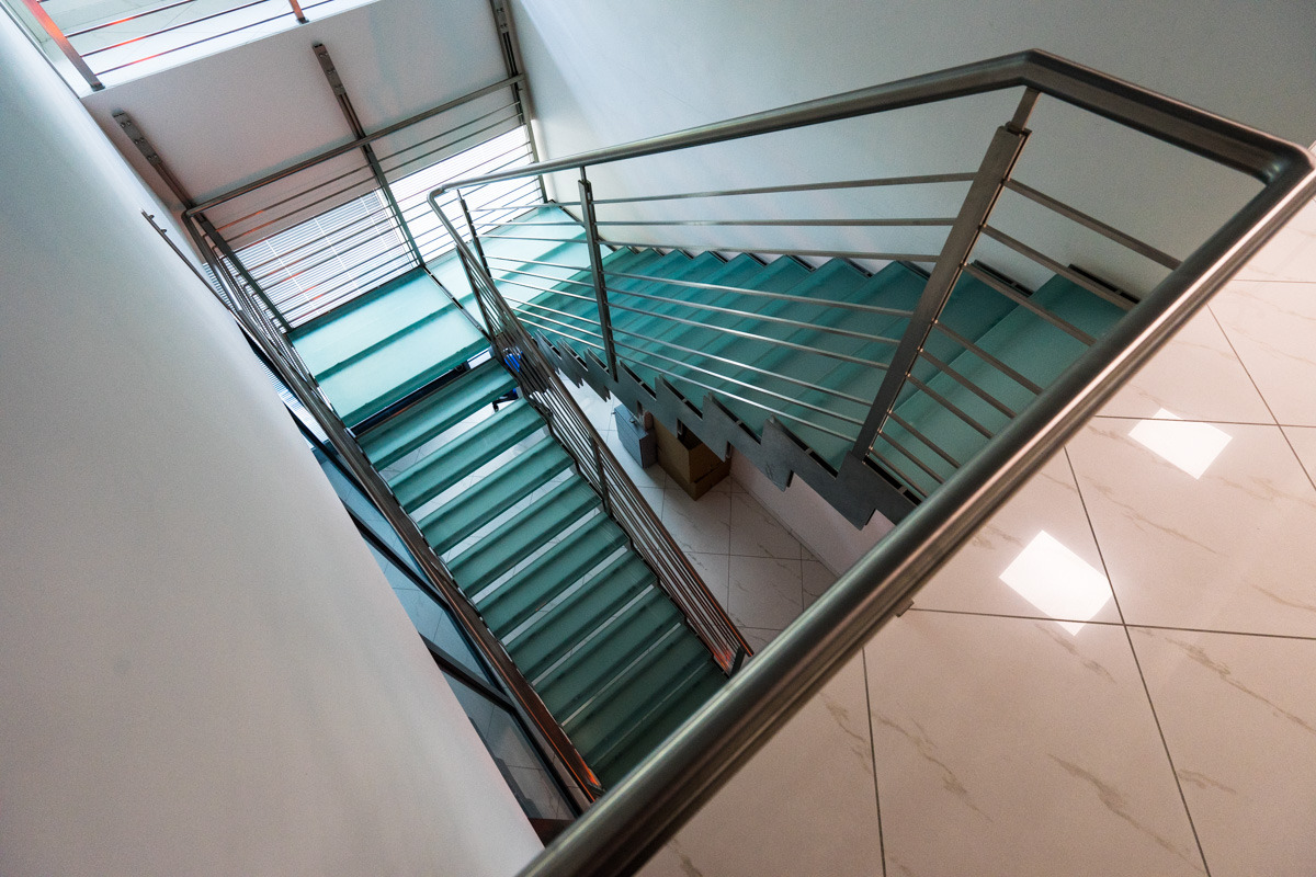 意式工厂变身透明地标,绿色办公新概念-17