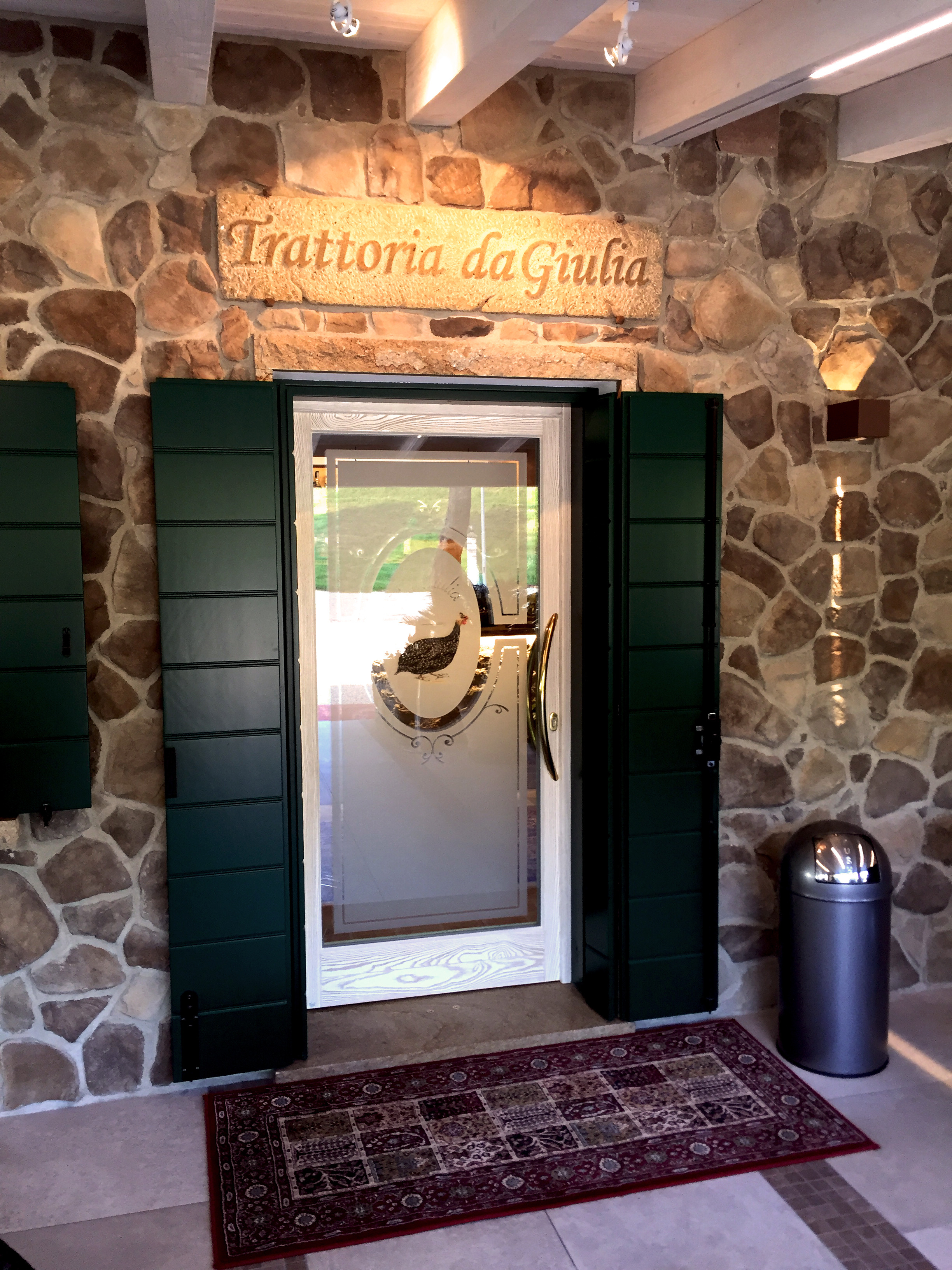 复古与现代的完美结合——意大利 Trattoria Da Giulia 餐厅设计-10