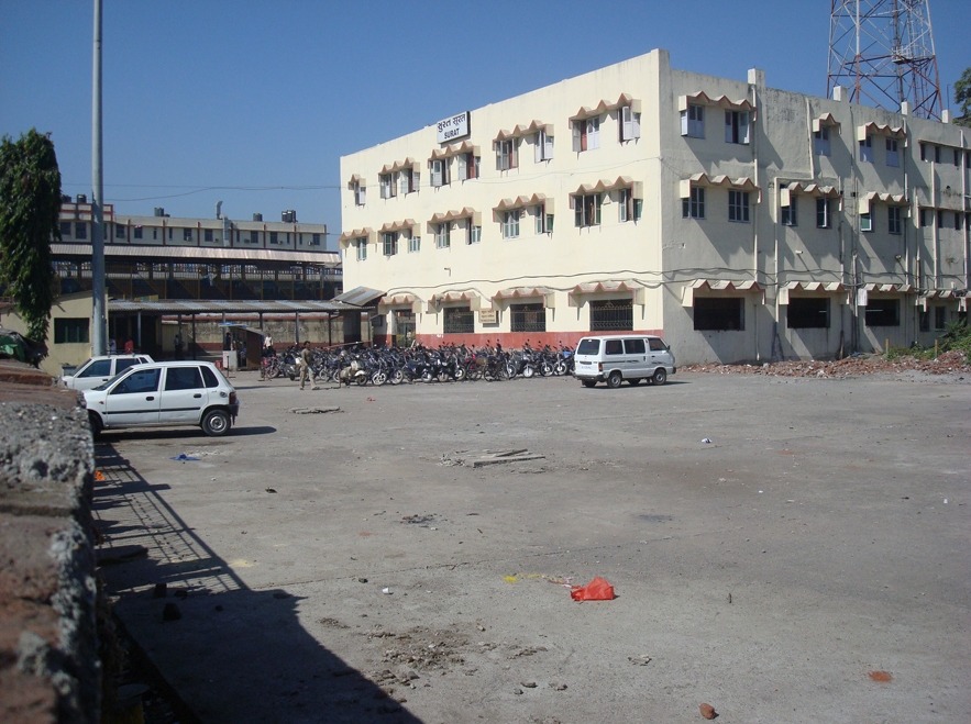 苏拉特市火车站区域的重新设计与再开发-15