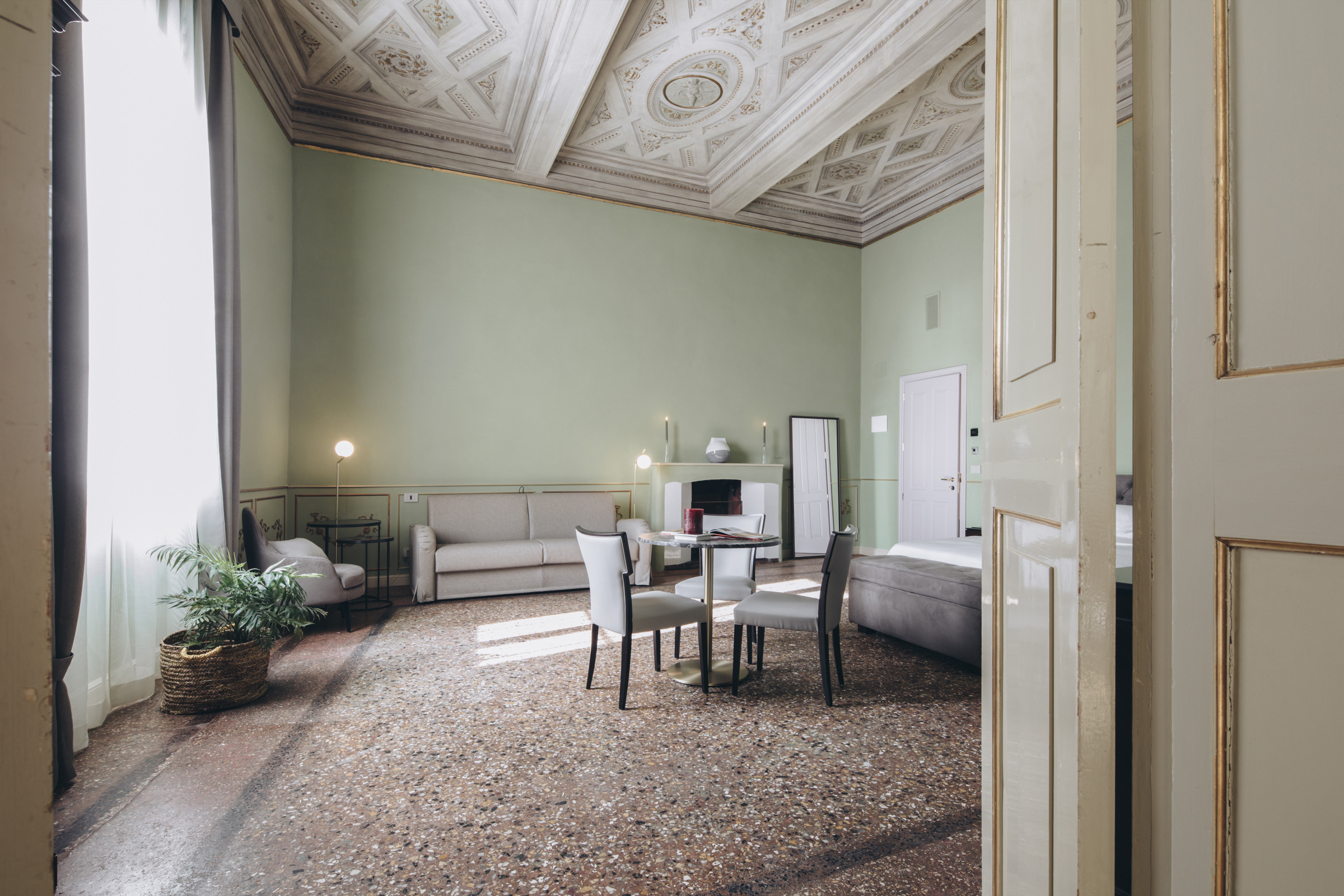 意大利博洛尼亚百年建筑的奢华套房新生-49