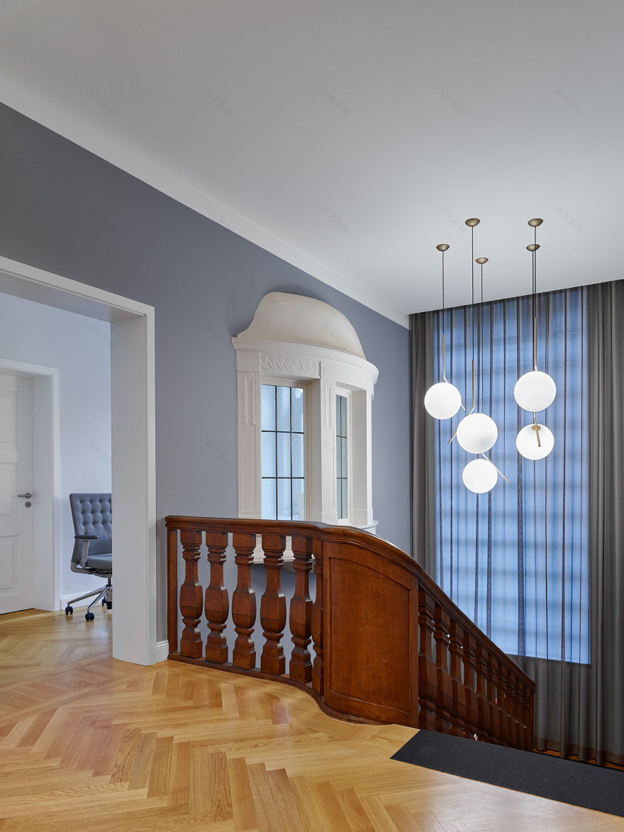 历史与现代交融的办公空间设计-7