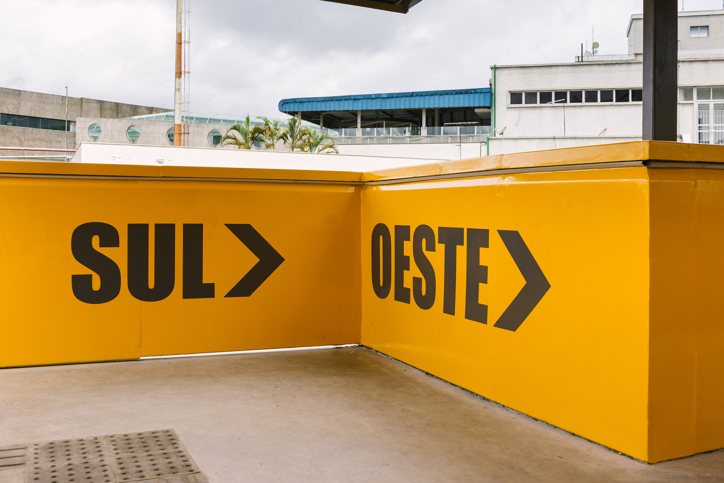 巴西圣保罗国际机场通道视觉设计-4