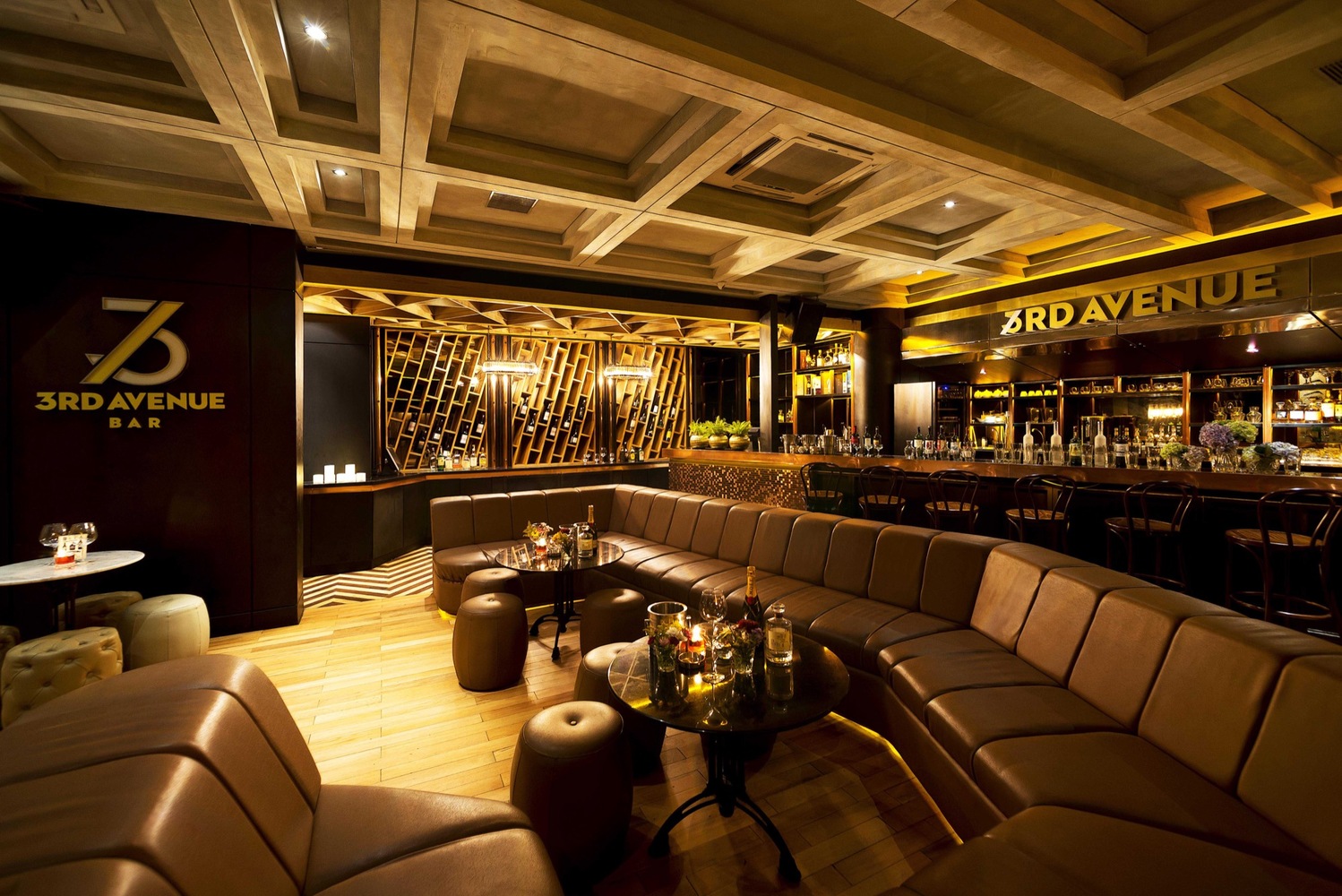 3rd Avenue Bar  Einstein - Associates-24