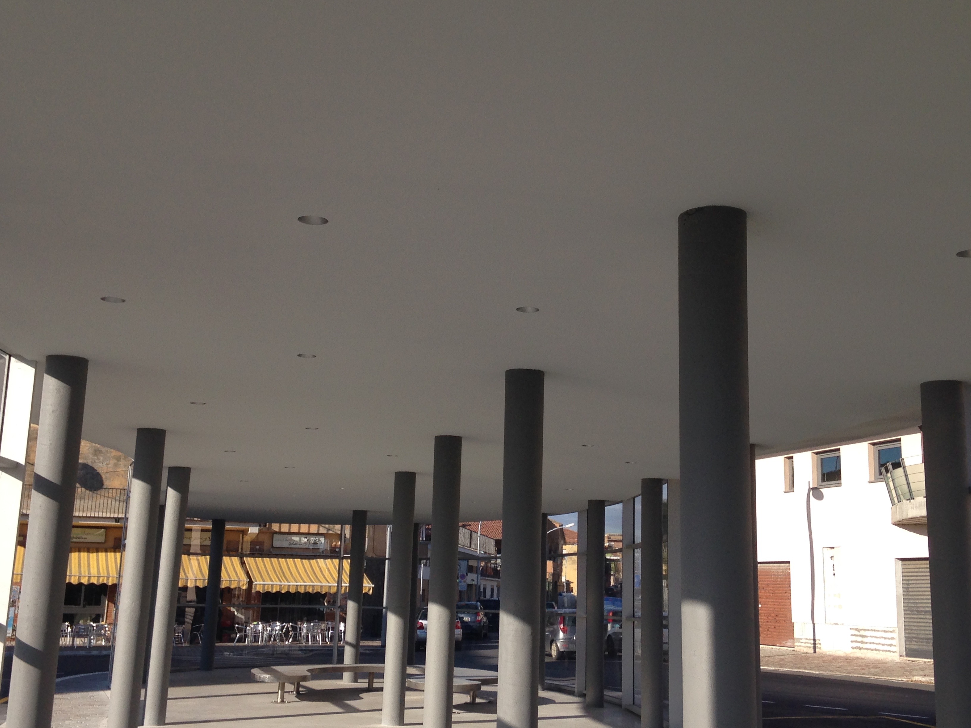 2015 年完工的意大利公共汽车站设计-6