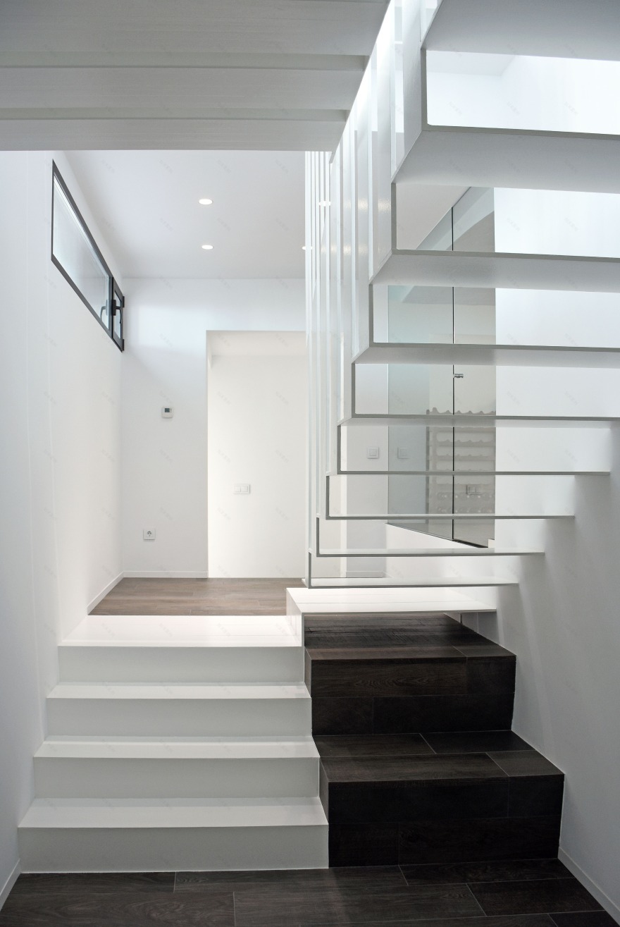 白色简约海景别墅 设计师 Adi Escura Arquitectos-25