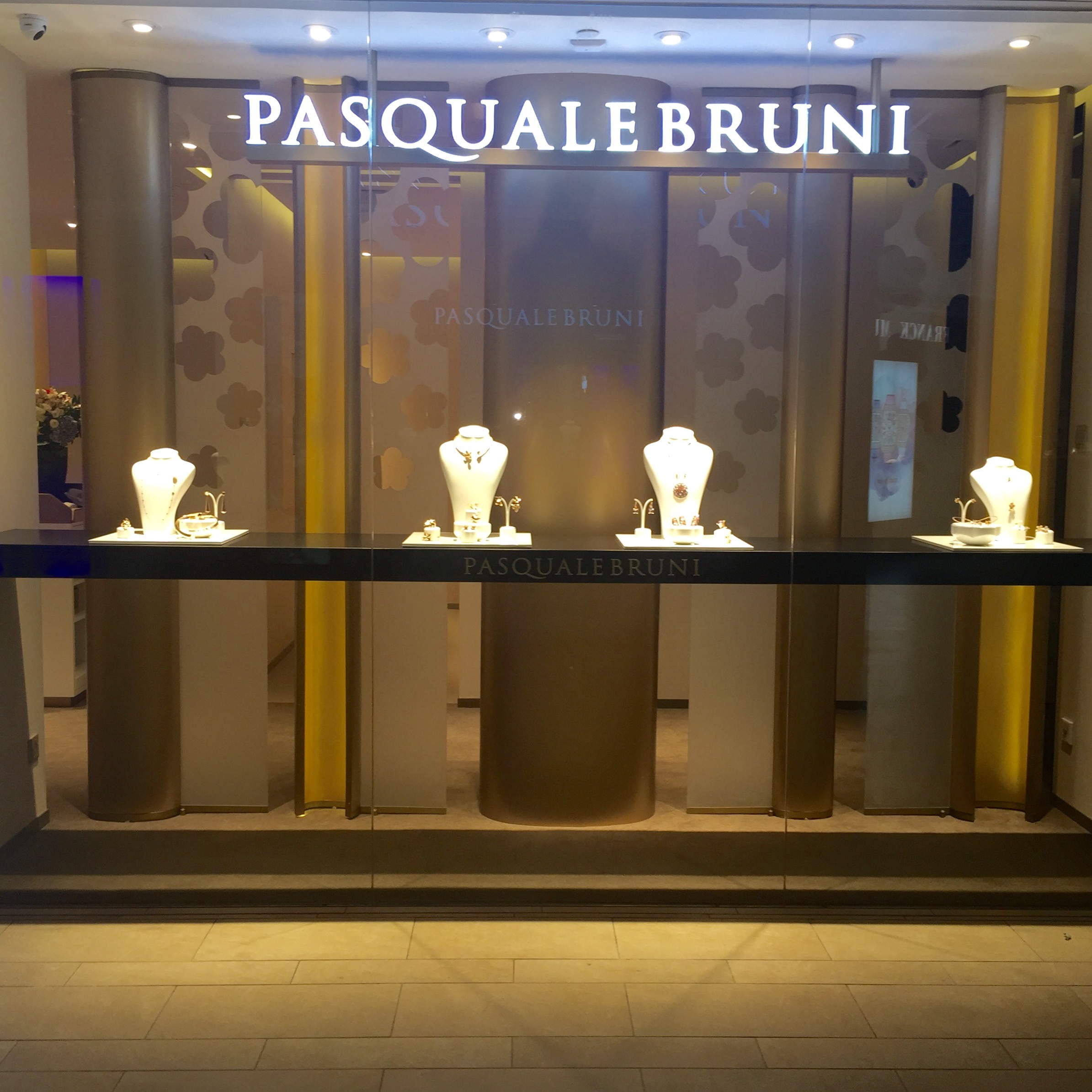 新加坡 Pasqualebruni 珠宝精品店室内设计-13