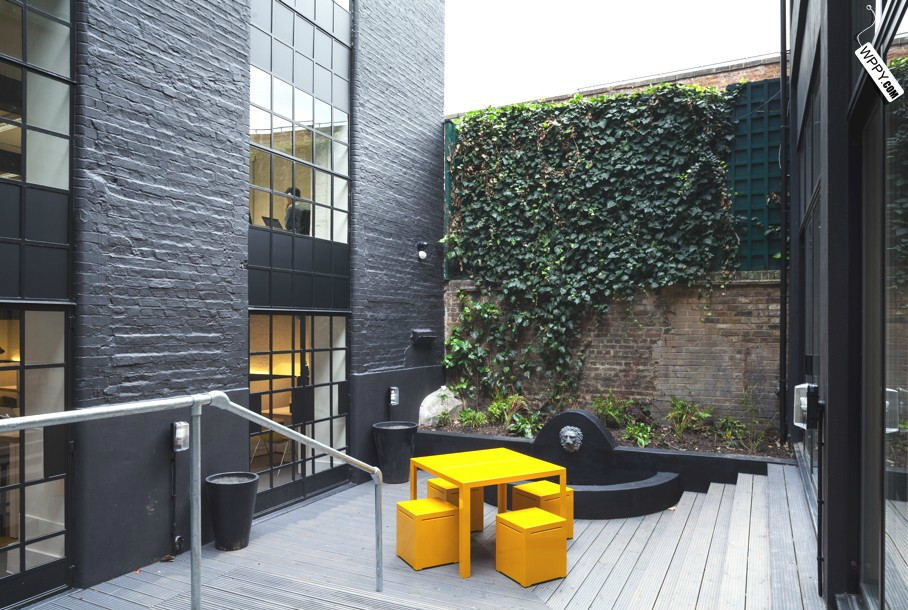 英国伦敦的黑白建筑办公楼-12