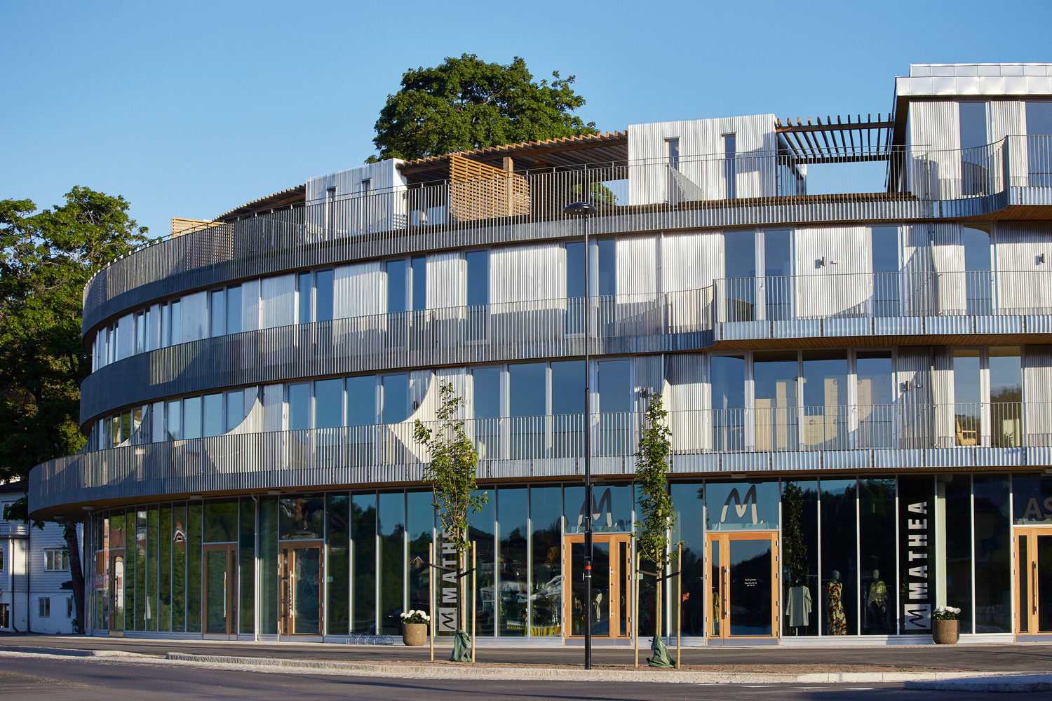 角楼 | 拥抱山丘的现代住宅设计-30