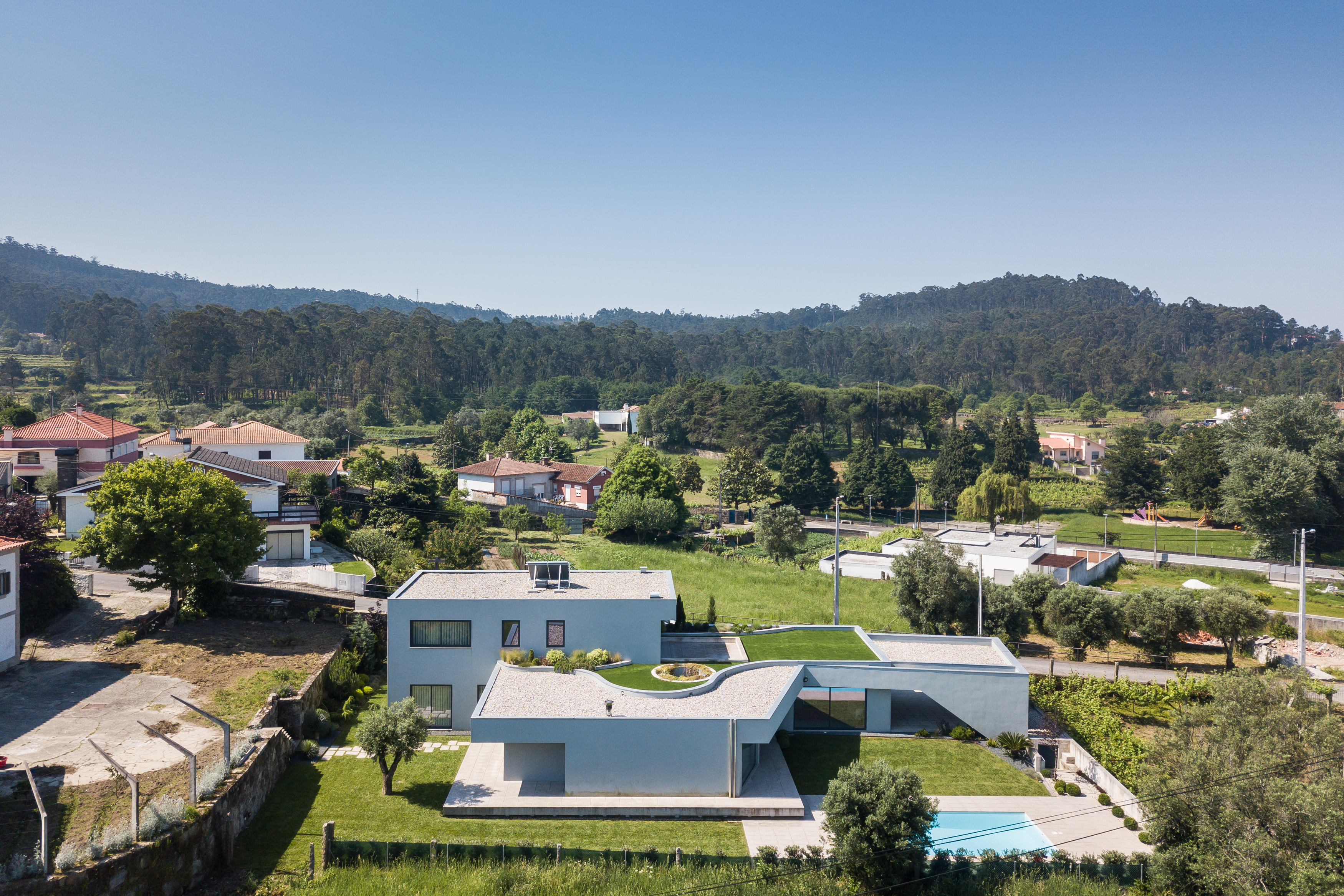 葡萄牙现代别墅 | 融入景观的私密空间-3