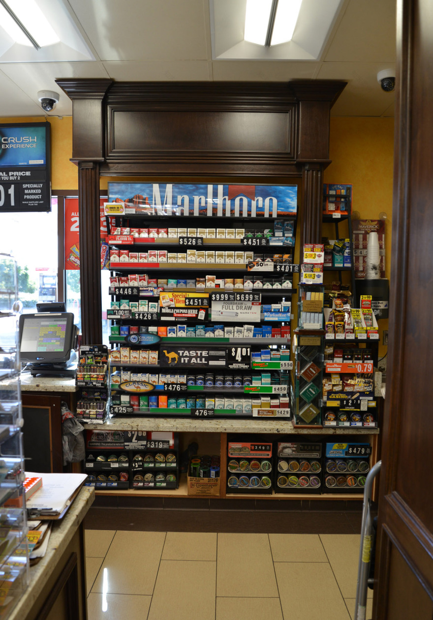 美国 Erika Winters 设计的 76 商业中心超市-6