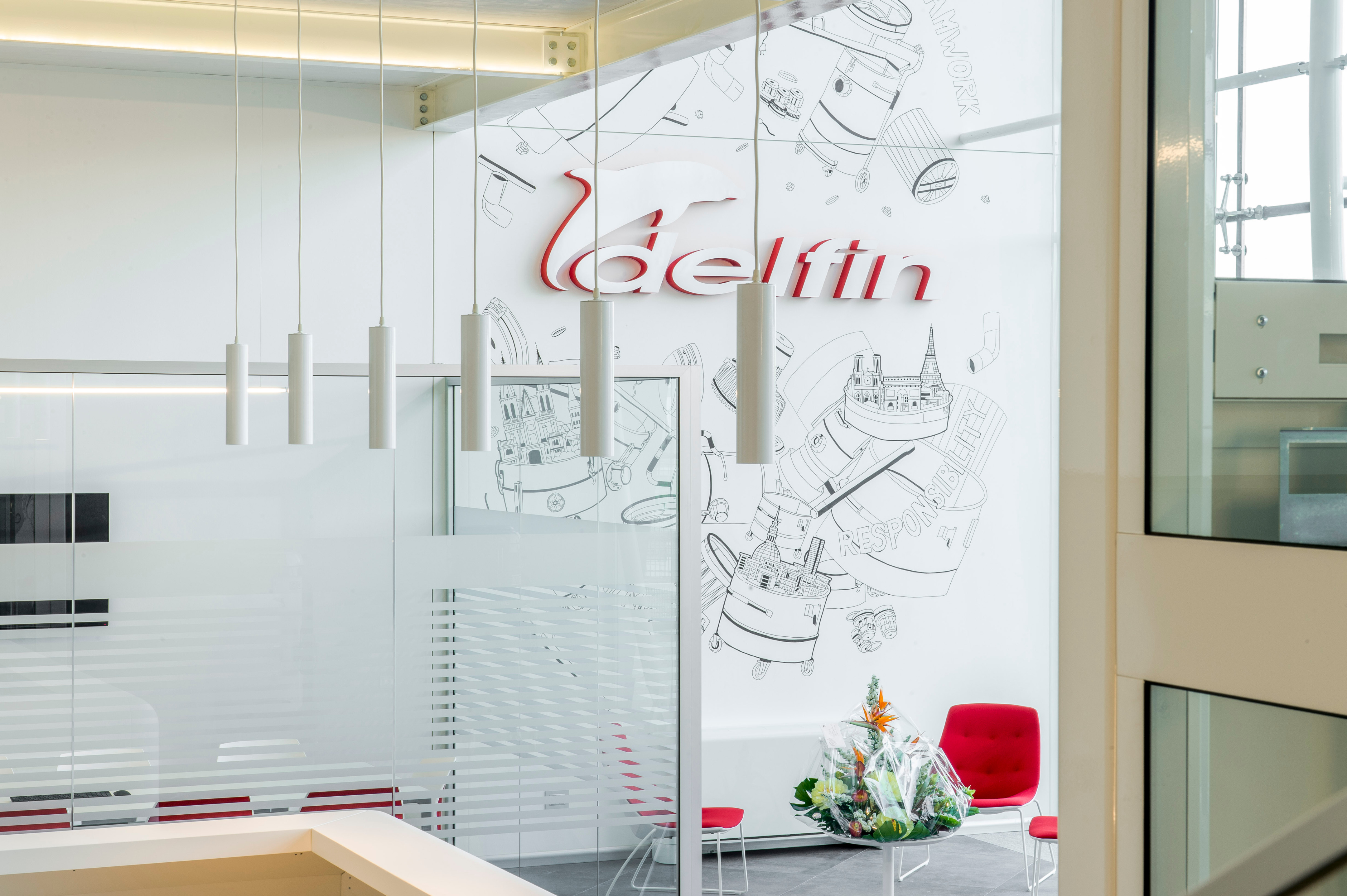 玻璃与钢铁的现代办公空间-13